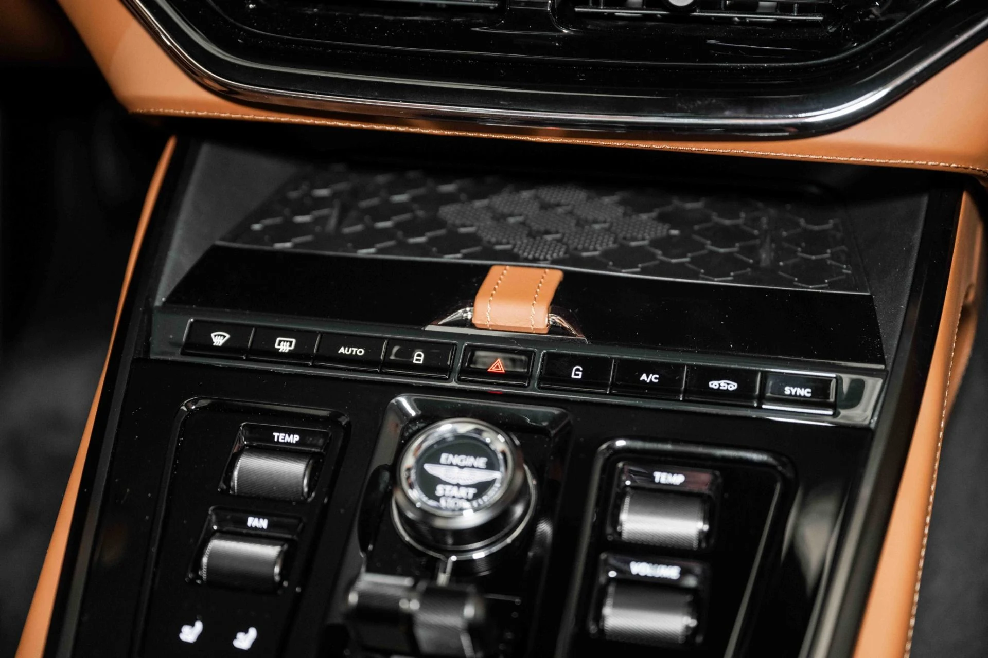 mph028_982428942_Used_2025_Aston_Martin_DBX_707_1730812755_474da9ea26