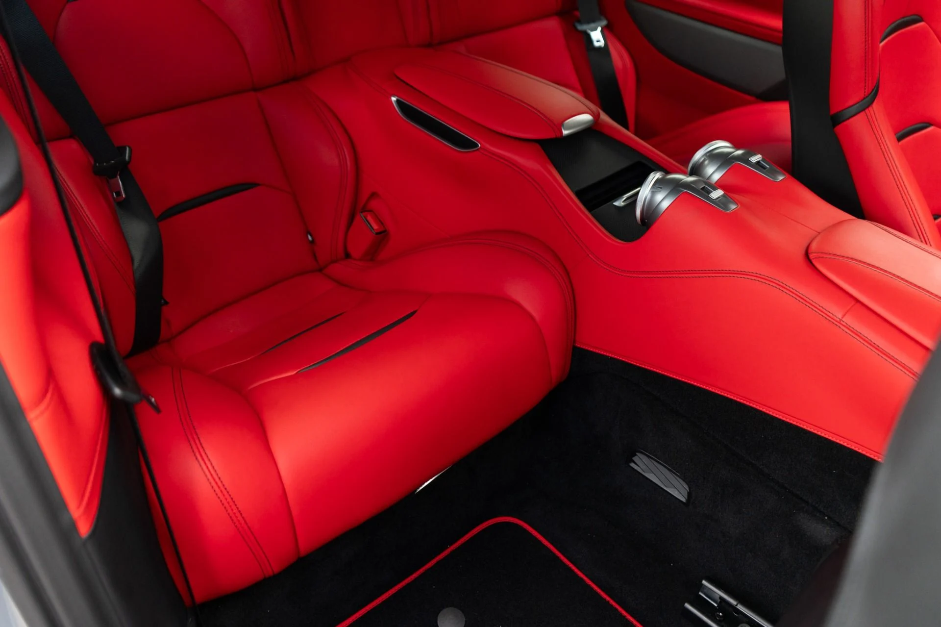 mph028_993319702_Used_2019_Ferrari_GTC_4_Lusso_1759771823_a54ba2624d