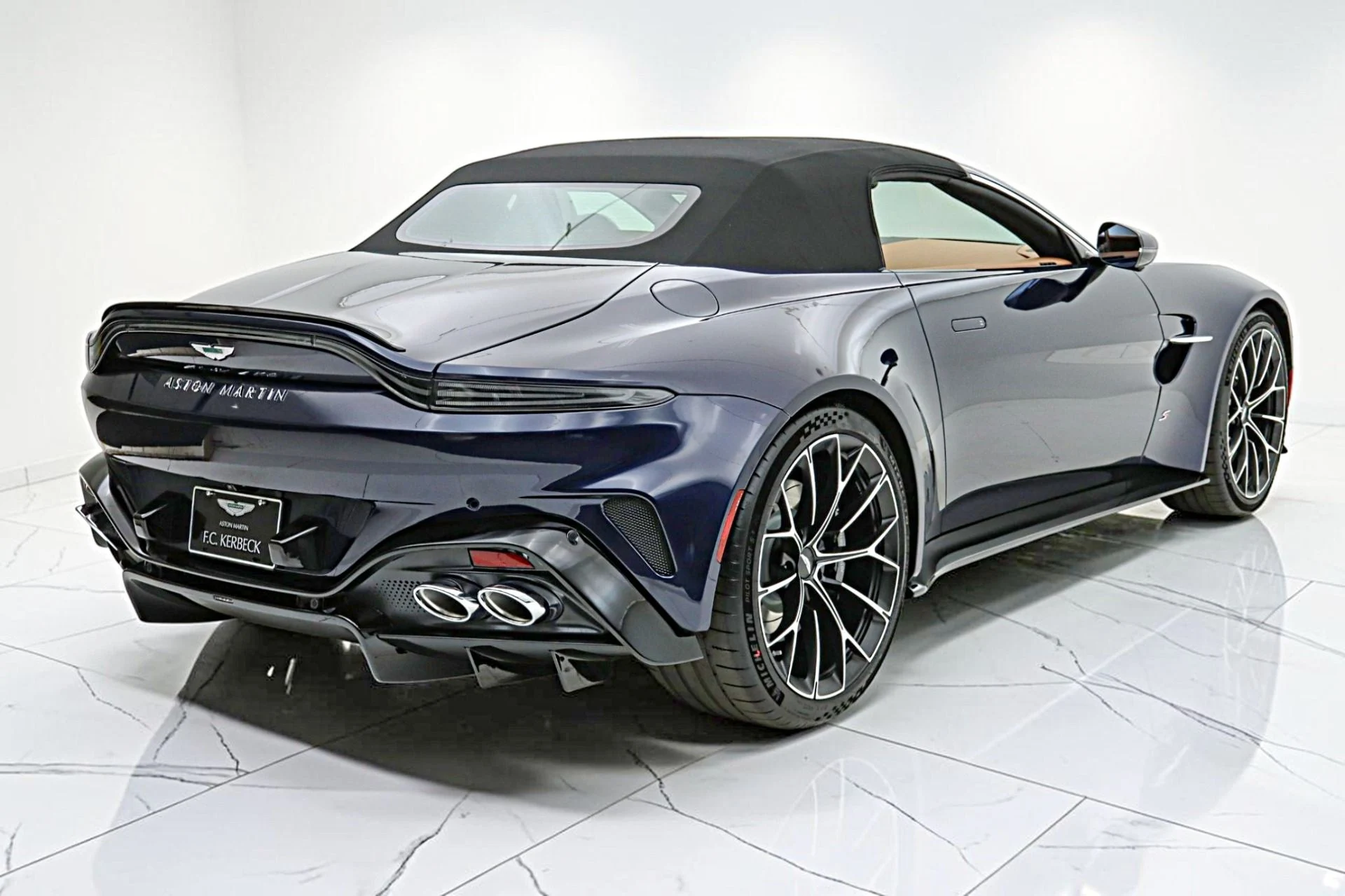 mph028_994527711_New_2026_Aston_Martin_Vantage_S_Roadster_cc0143e3d3