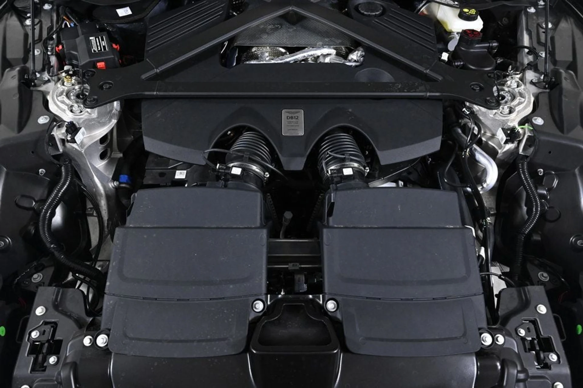 mph028_996344012_new_2026_aston_martin_db12_volante_11350_22900946_28_1024_1c356d00f4