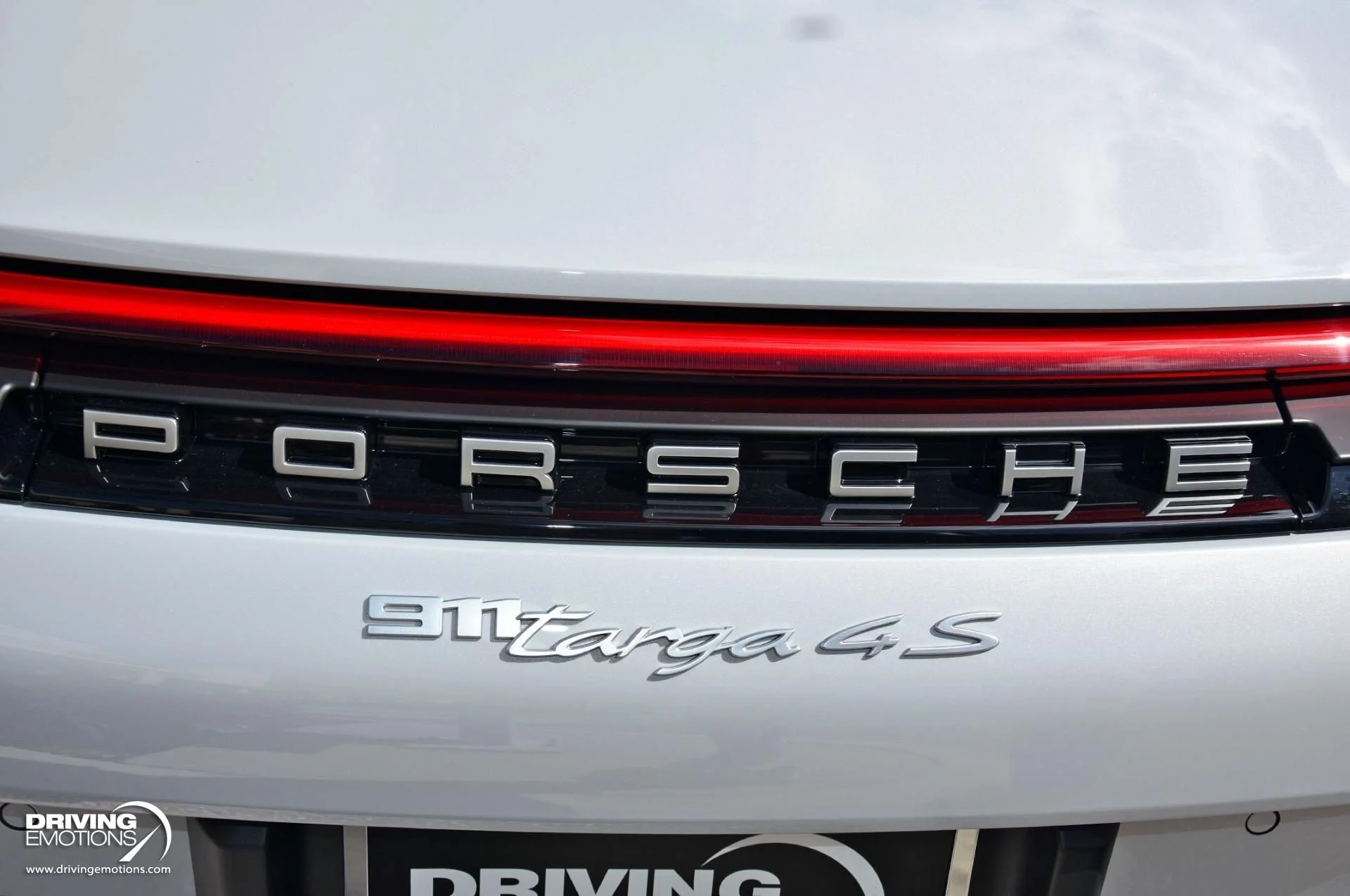 mph028_998136447_898_p29_l_5340ea10d8