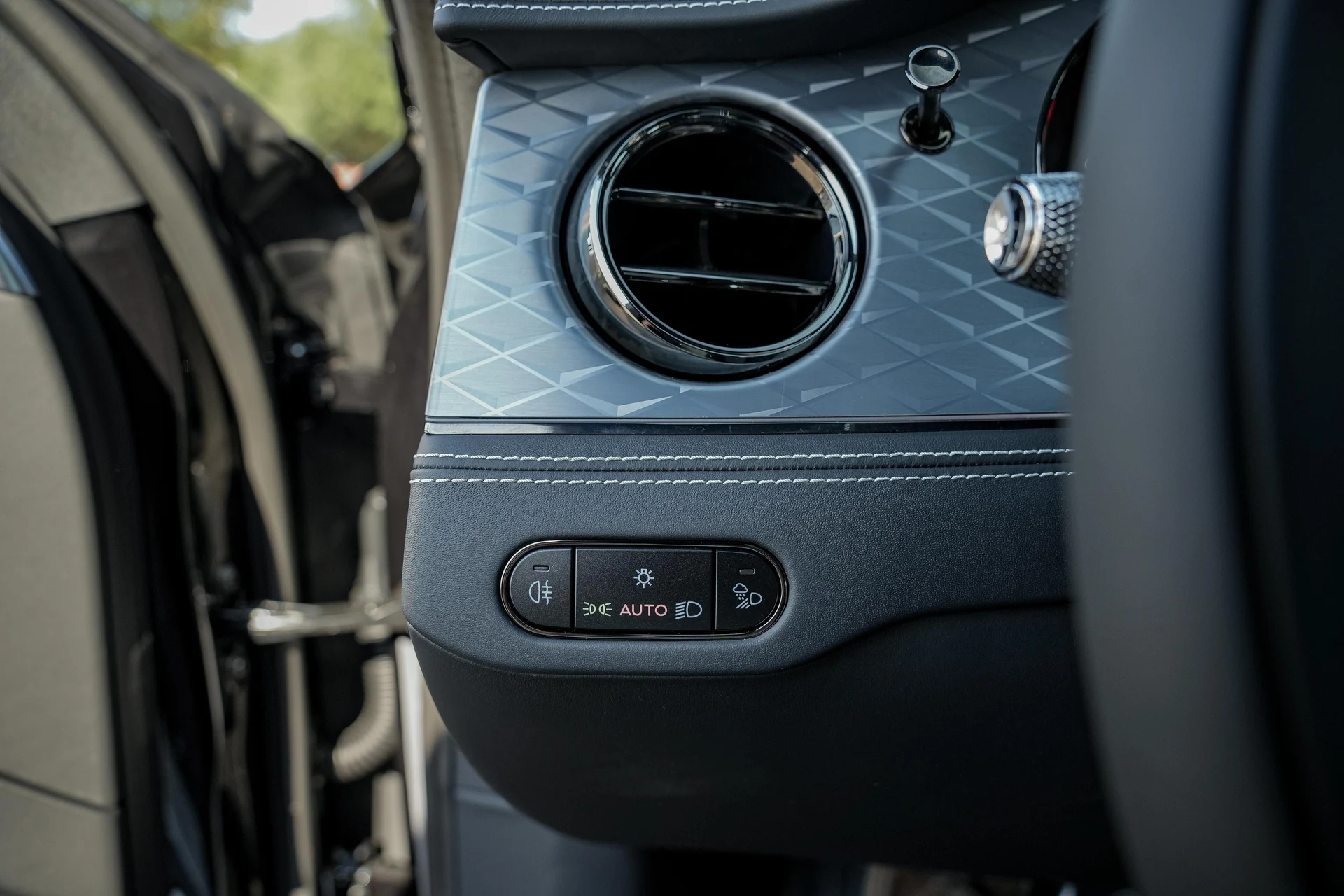 mph028_999485929_Hi_Tech_Luxury_Imports_LLC_SCBBR_6_ZG_1_SC_022806_image_28_b80887dfd7