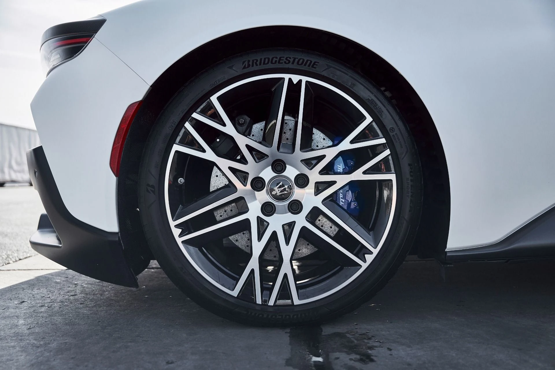 mph028_999777204_Used_2023_Maserati_MC_20_1769481202_39d8fcc144