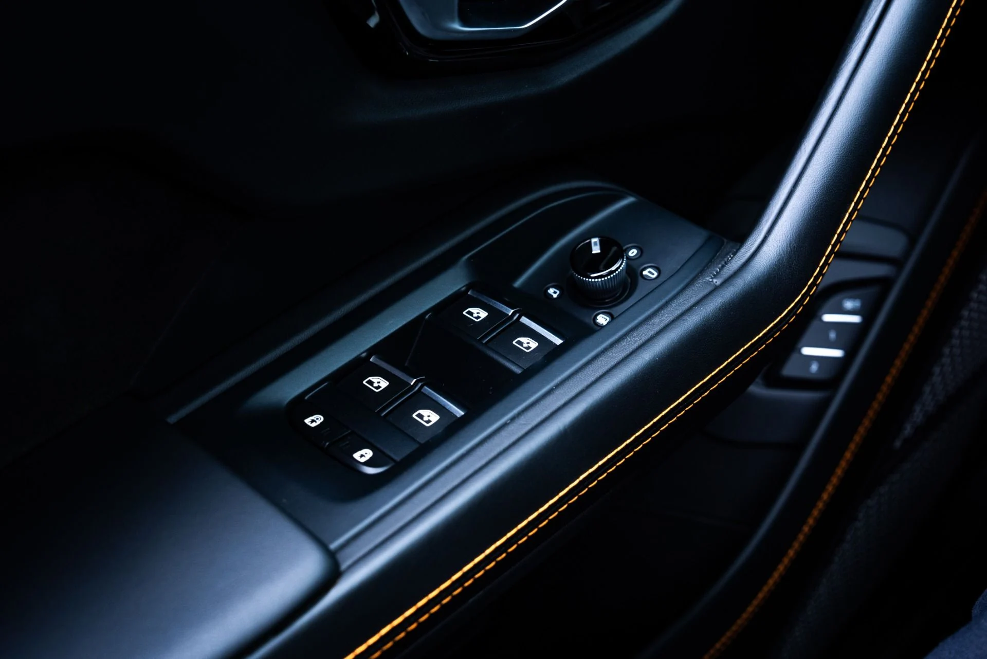 mph029_1000444992_Used_2023_Lamborghini_Urus_S_1775088135_1be22c7320