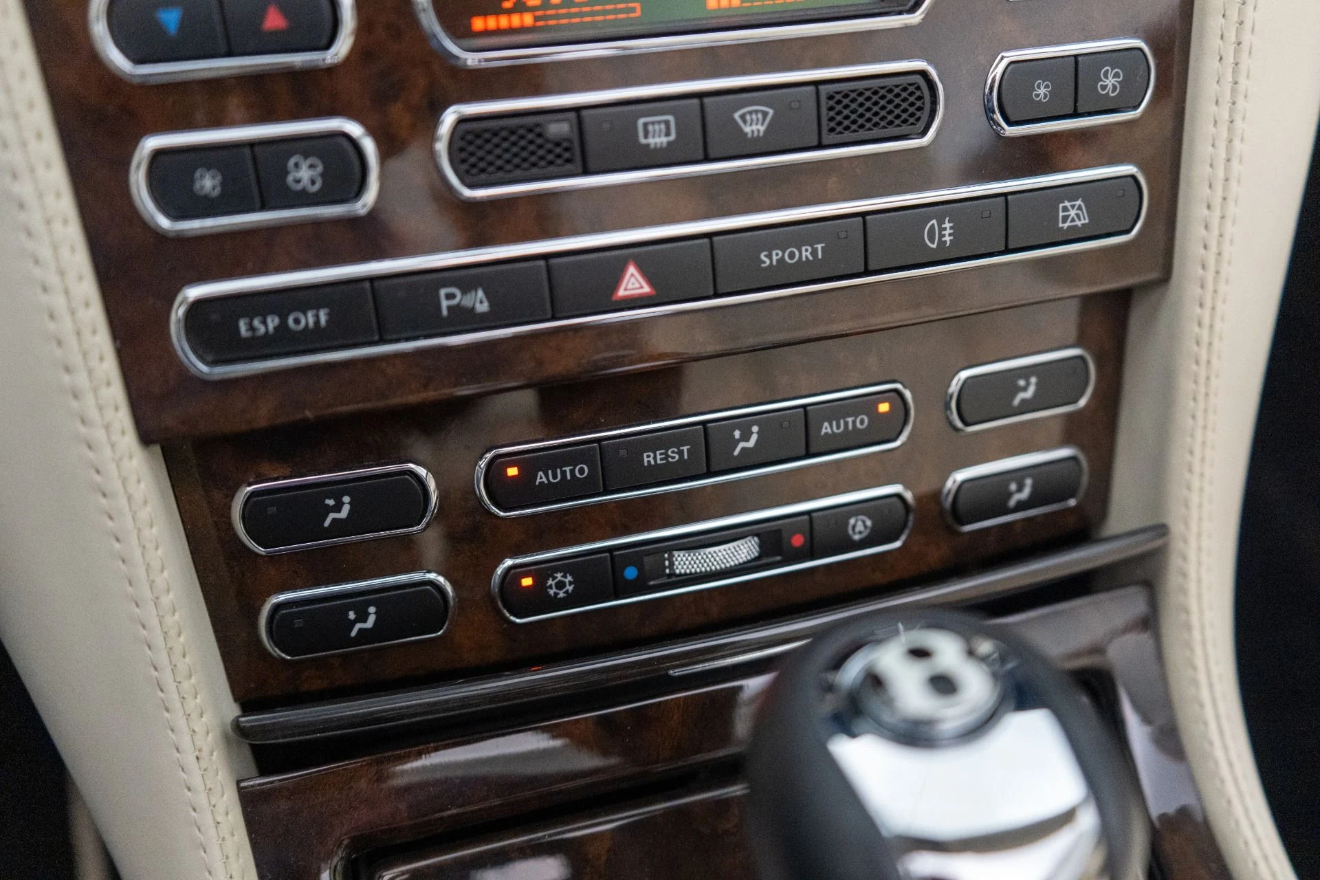 mph029_1003043785_Used_2009_Bentley_Azure_1776719869_dc646233ef