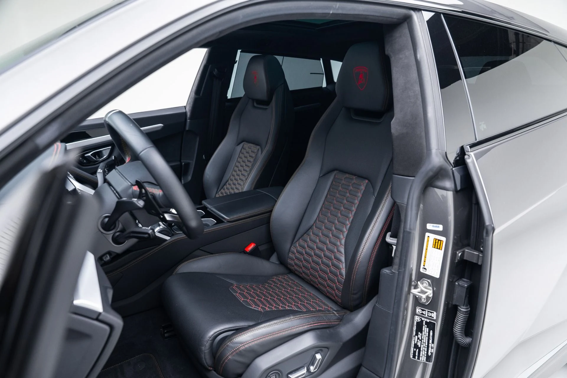 mph029_1004256234_Used_2021_Lamborghini_Urus_1764807749_8618fa098c