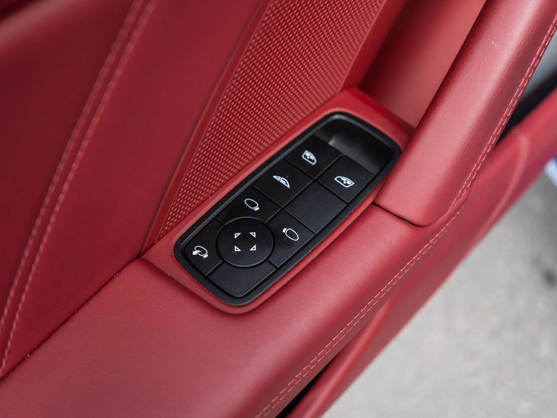 mph029_1009292299_evzv_K41_P1_El6_LLD_7h_BDJA_9p5_Ik_2b4d8bf0be