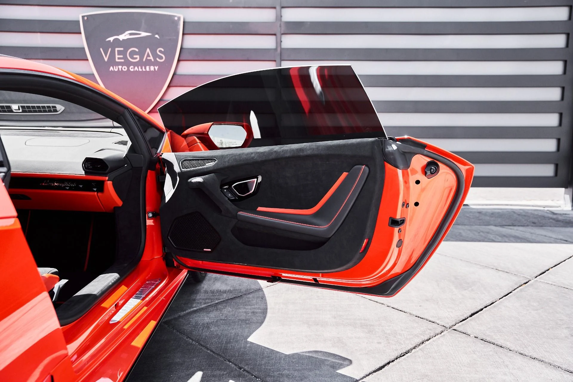 mph029_1011022187_Used_2023_Lamborghini_Huracan_Tecnica_Base_1776477098_2657fd56b5