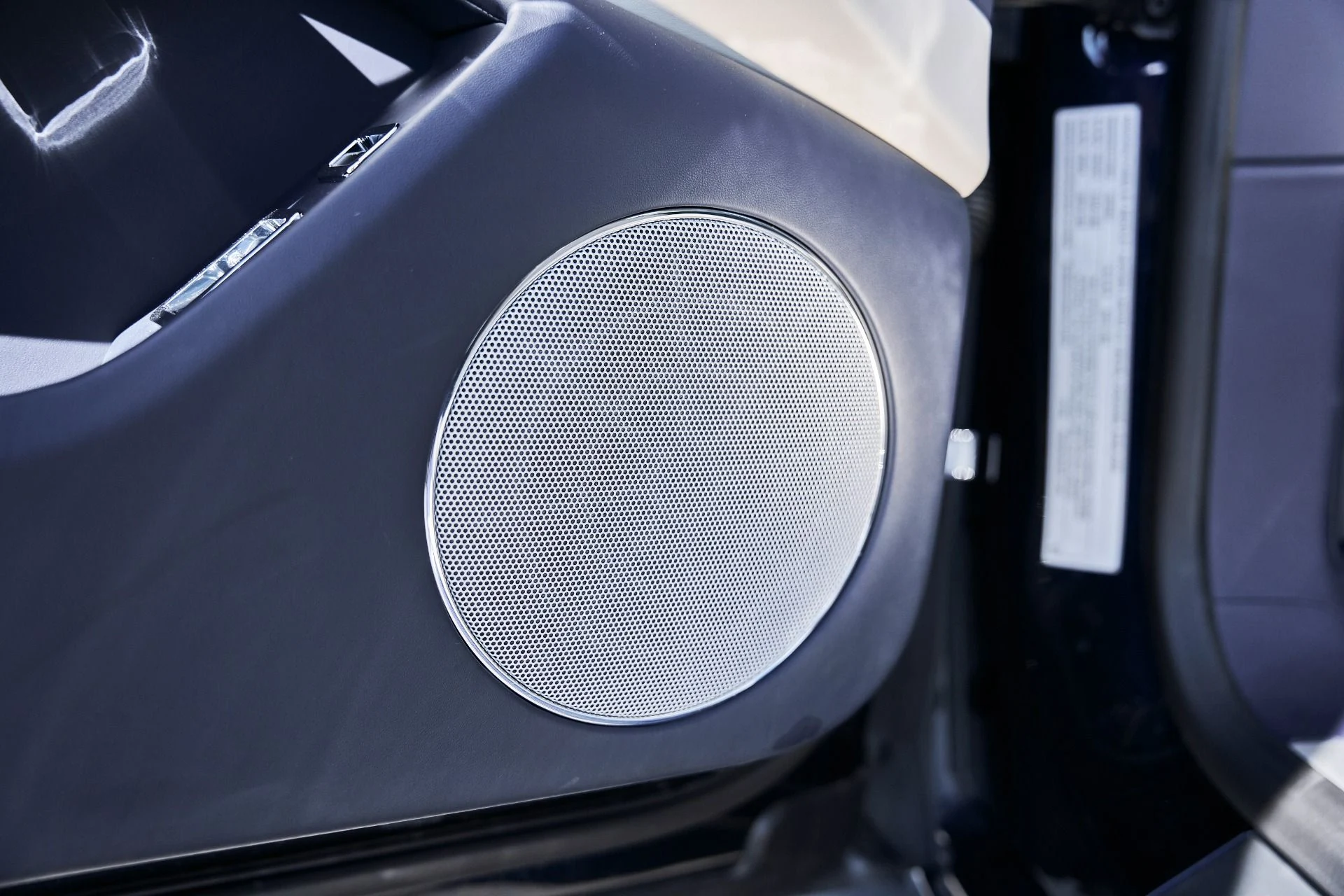 mph029_1013274357_Used_2024_Bentley_Flying_Spur_Mulliner_V8_1773796222_f7be10ed8e