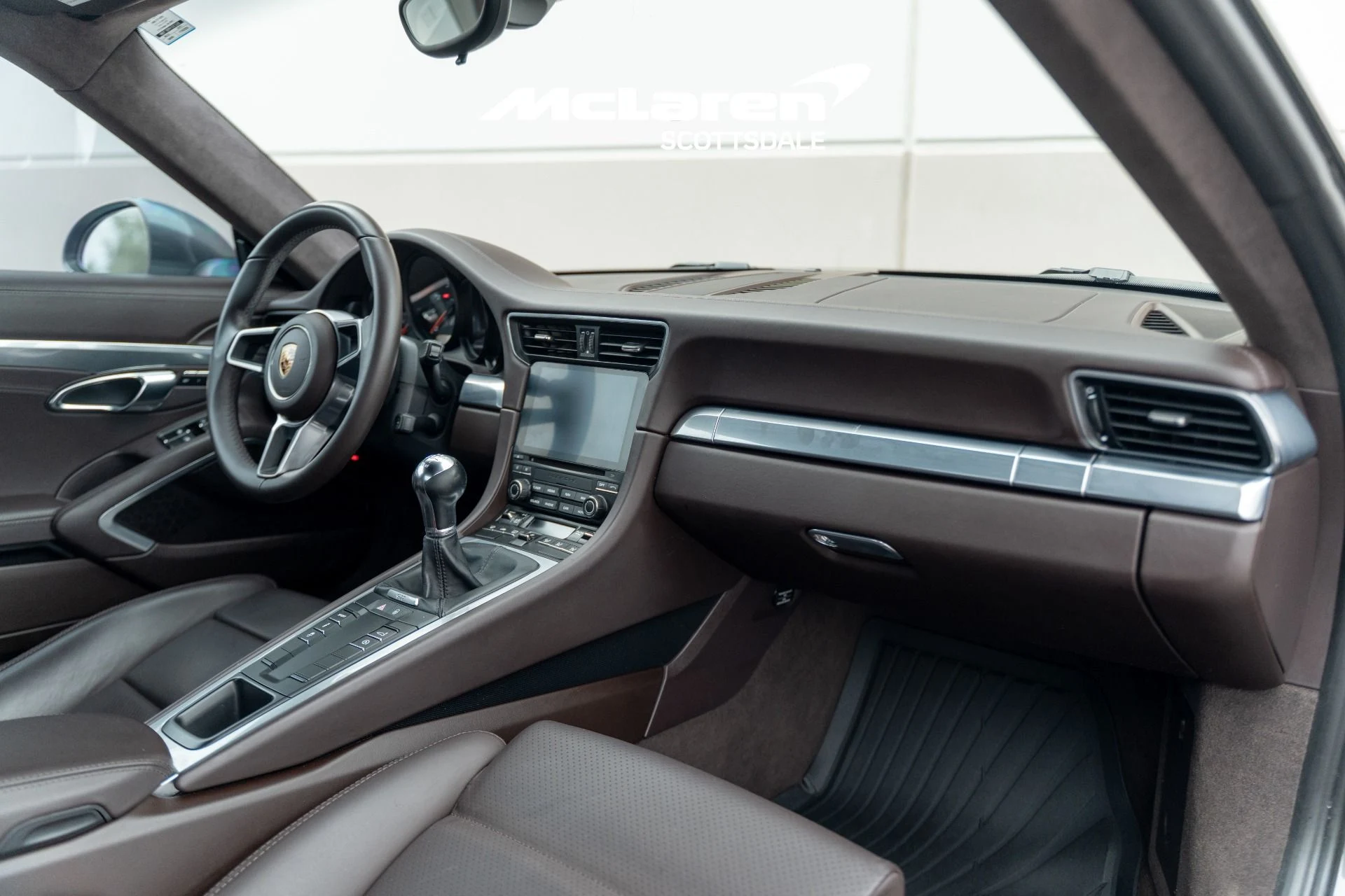 mph029_1017455812_Used_2017_PORSCHE_911_Carrera_1768089674_ca09d0daf0