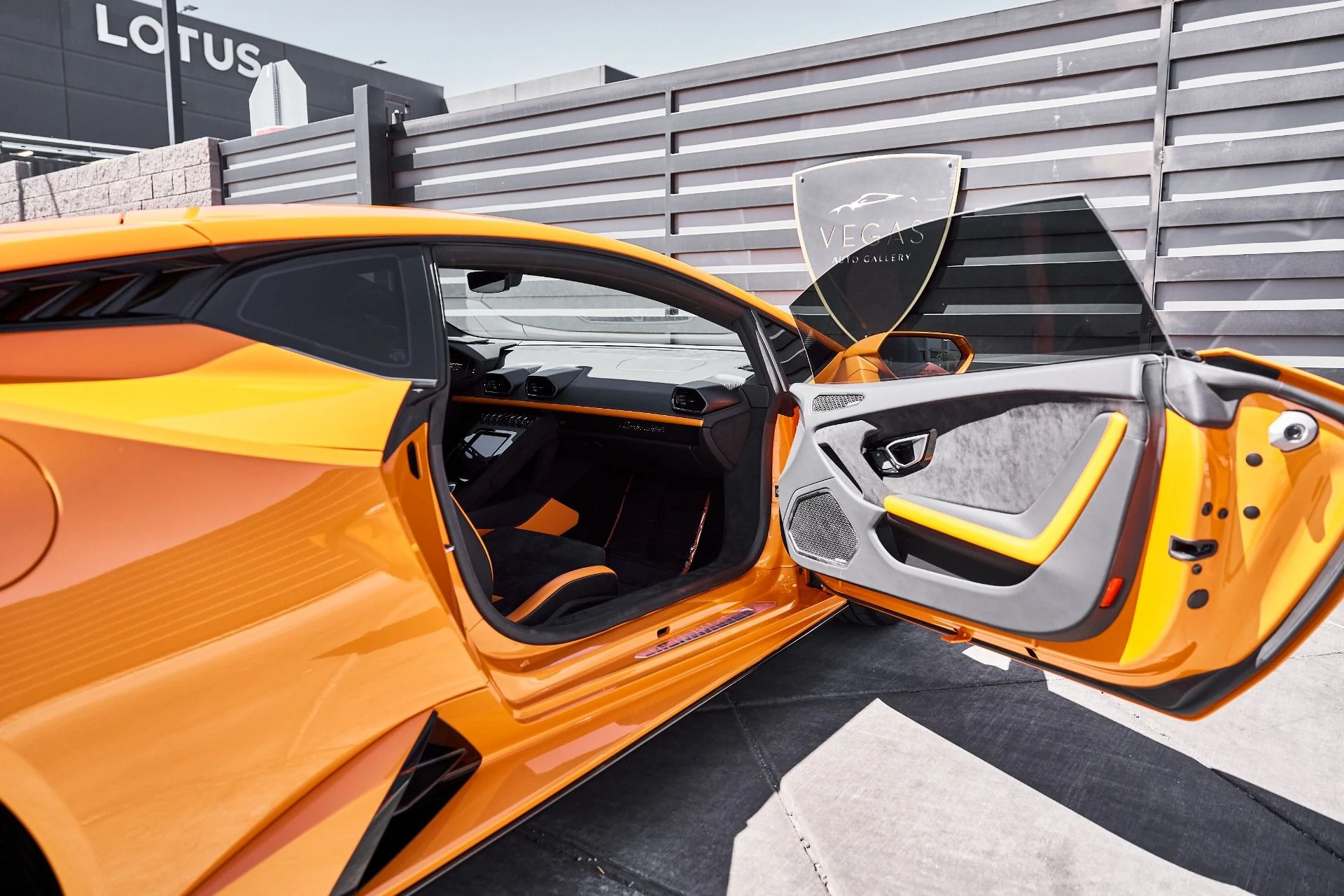 mph029_1022386292_Used_2023_Lamborghini_Huracan_Tecnica_Base_1777011641_322cd1ab89