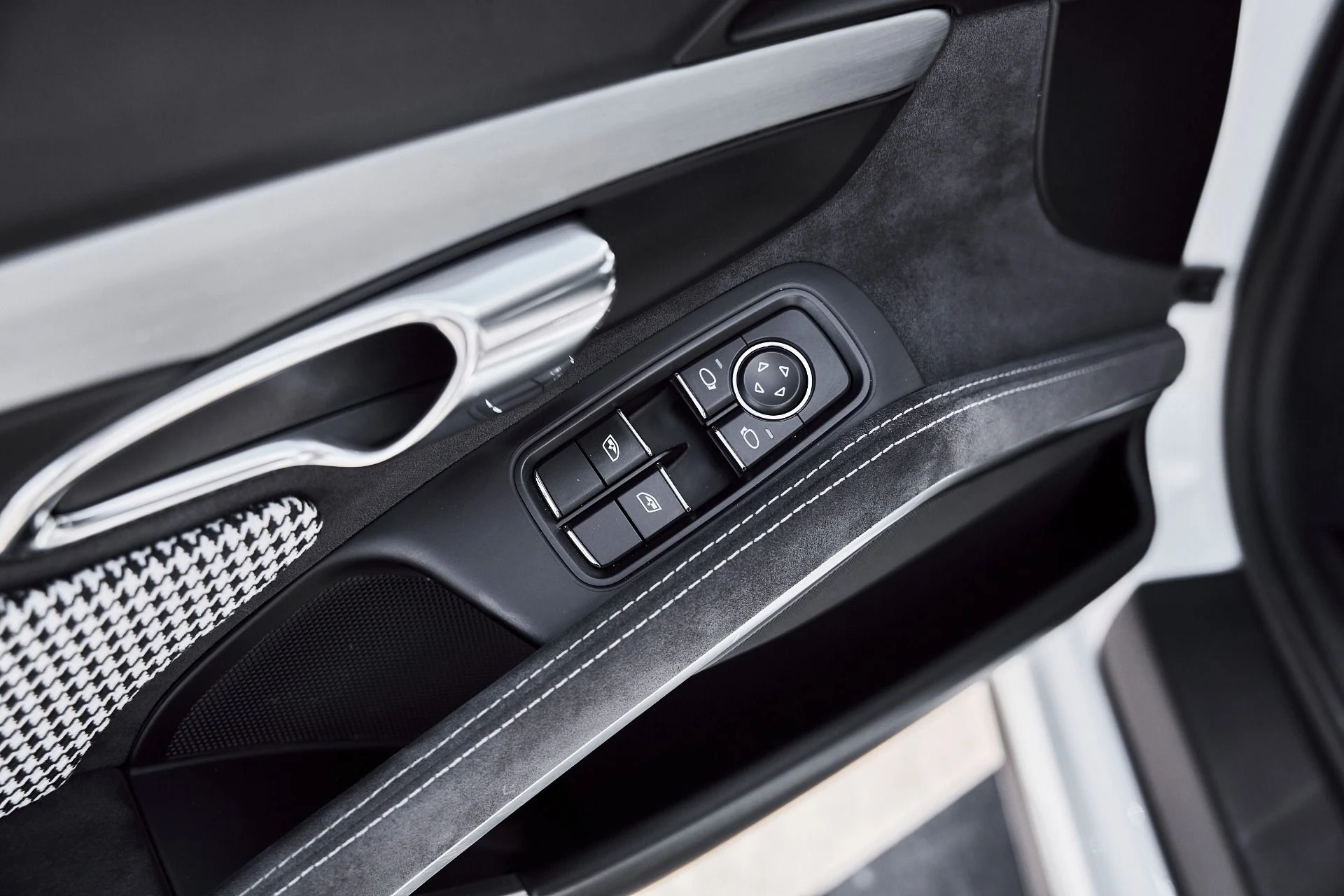 mph029_1022777875_Used_2018_Porsche_911_GT_3_1777749571_db9ed21d7d
