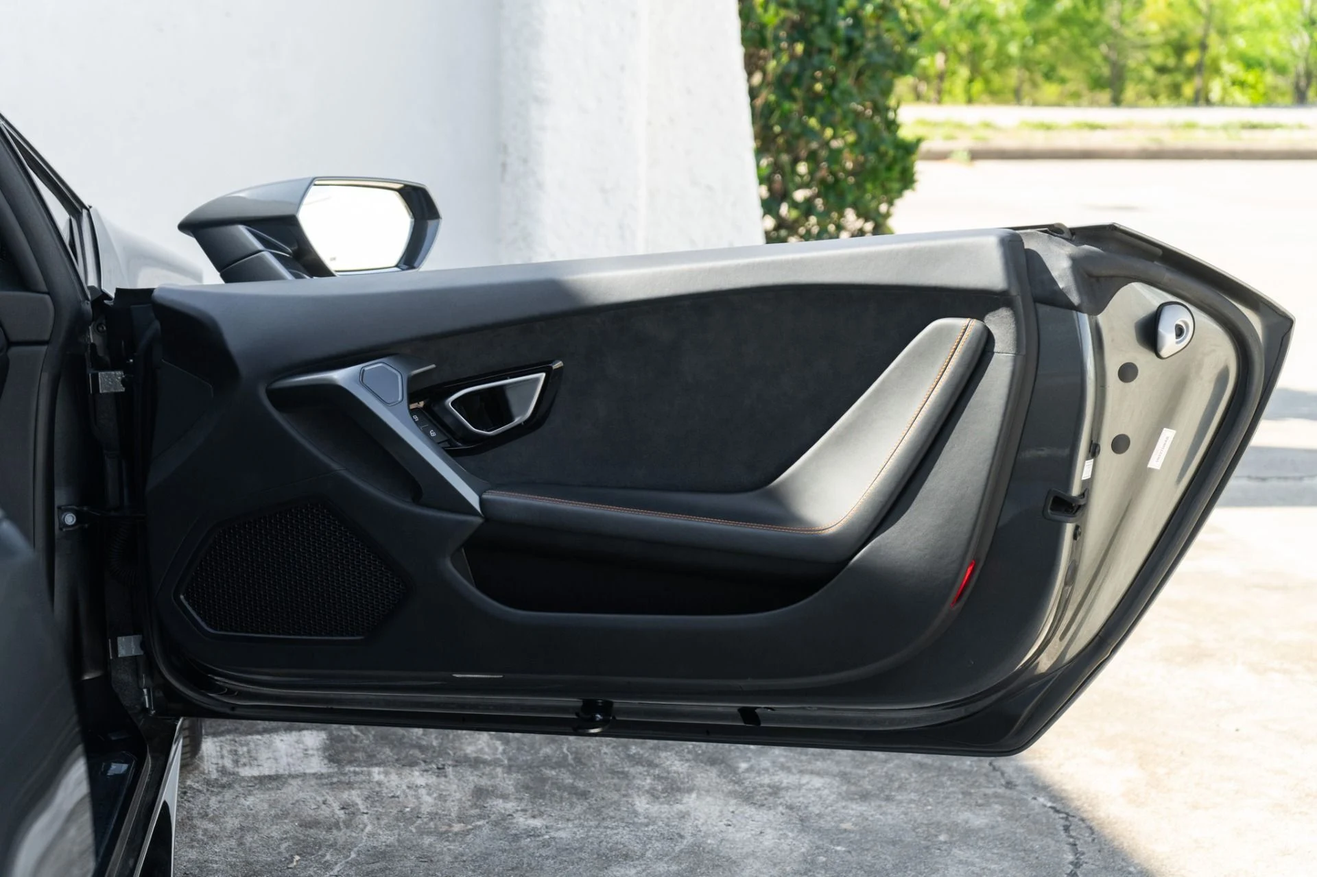 mph029_1023384478_Used_2015_Lamborghini_Huracan_LP_610_4_1775769923_7720ec8b0b