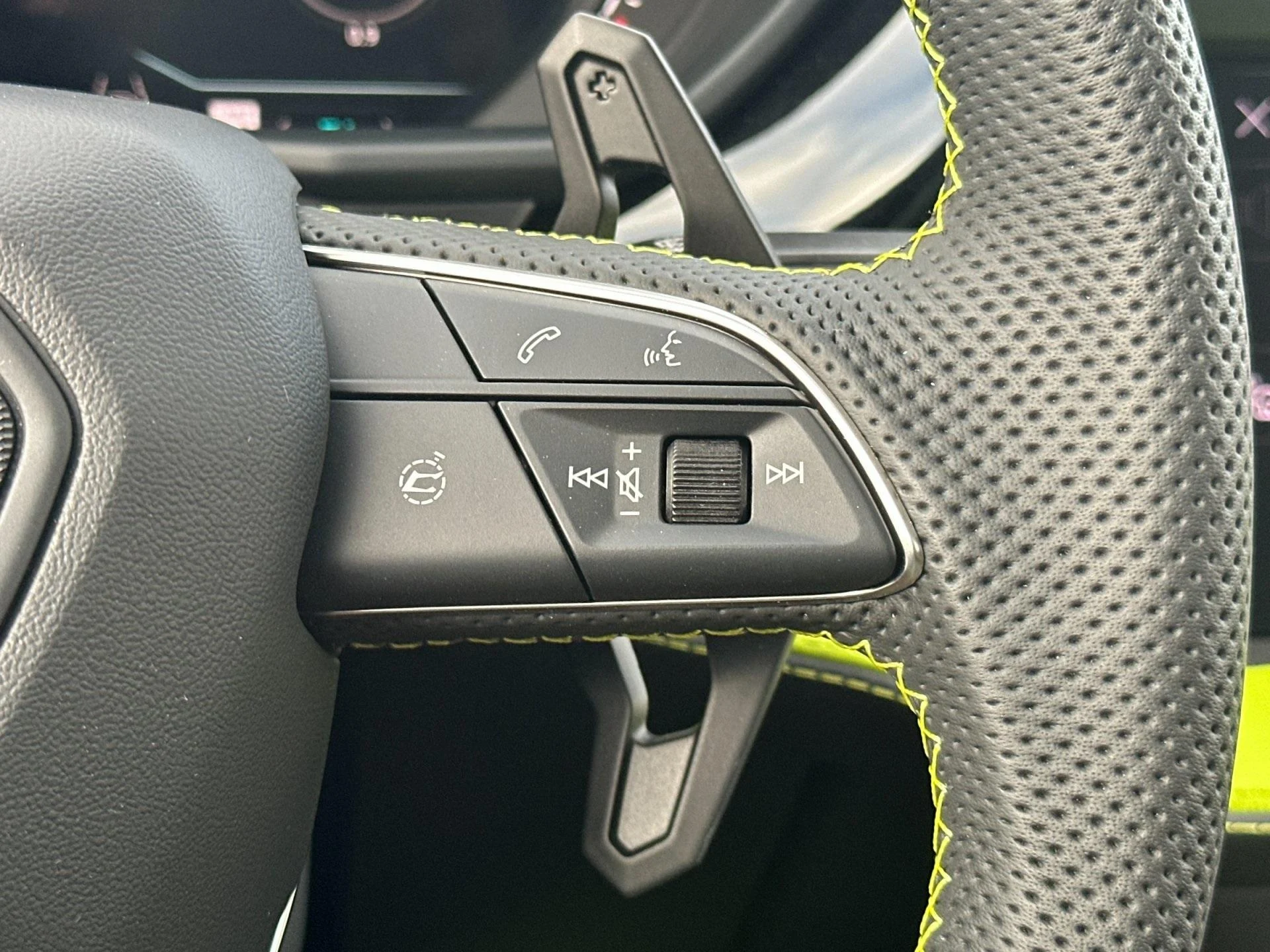 mph029_102545591_New_2025_Lamborghini_Urus_SE_1762960342_e1b2b03a00