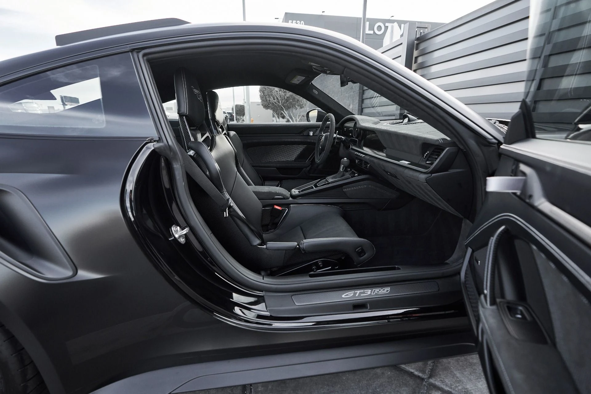 mph029_1041073890_Used_2025_Porsche_911_GT_3_RS_1762914461_a476022056