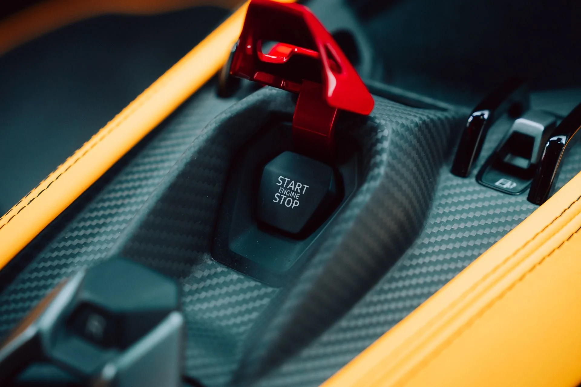 mph029_1059475869_Used_2024_Lamborghini_Revuelto_1762882635_c8295a3d33