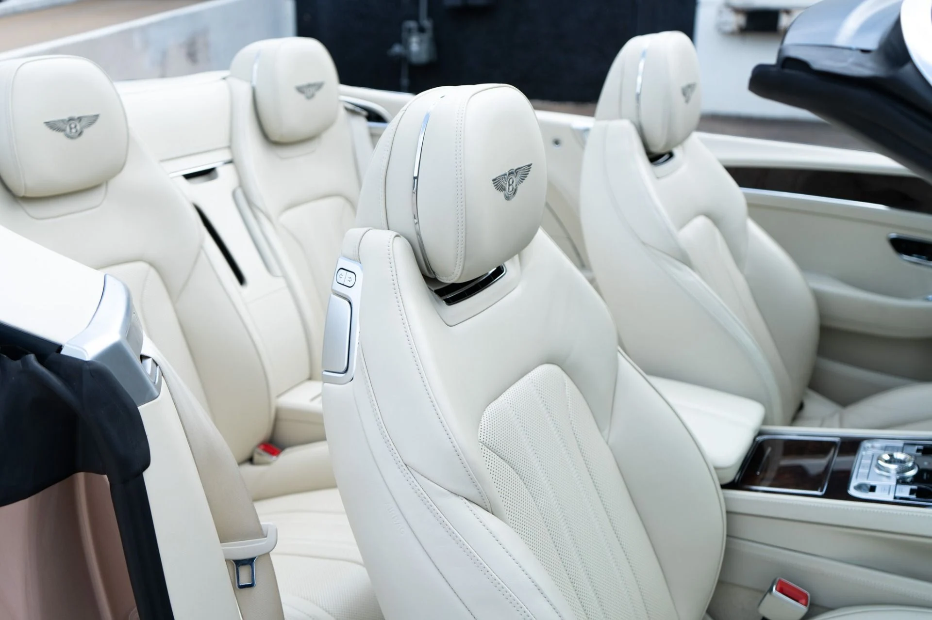mph029_1077478423_Used_2022_Bentley_Continental_GTC_V8_1789509721_38b099c989