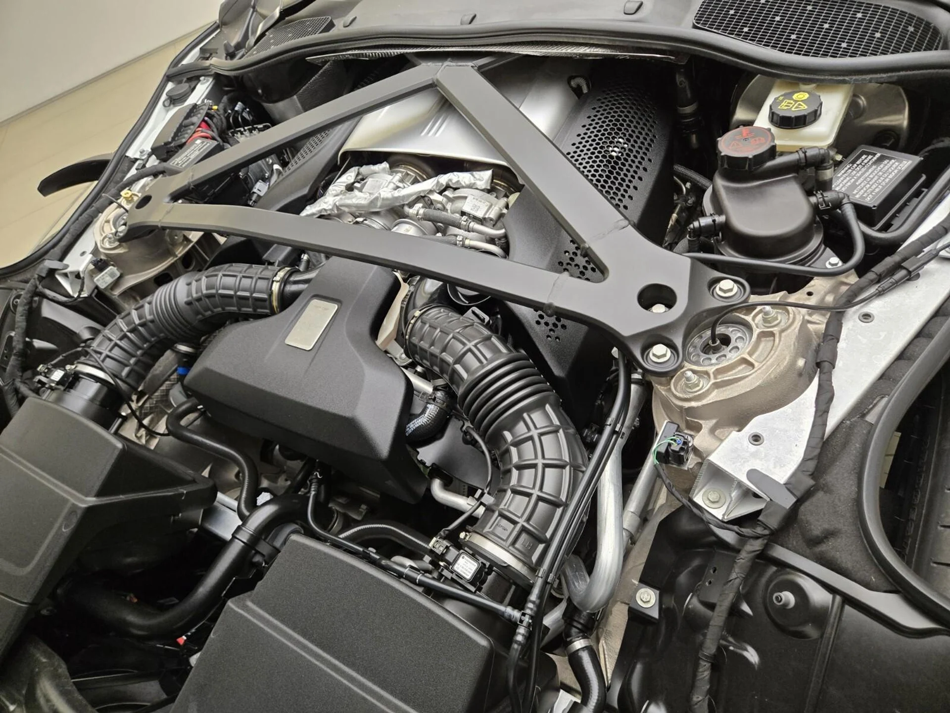 mph029_1085724662_Used_2021_Aston_Martin_DB_11_Volante_1754376725_10d217718d