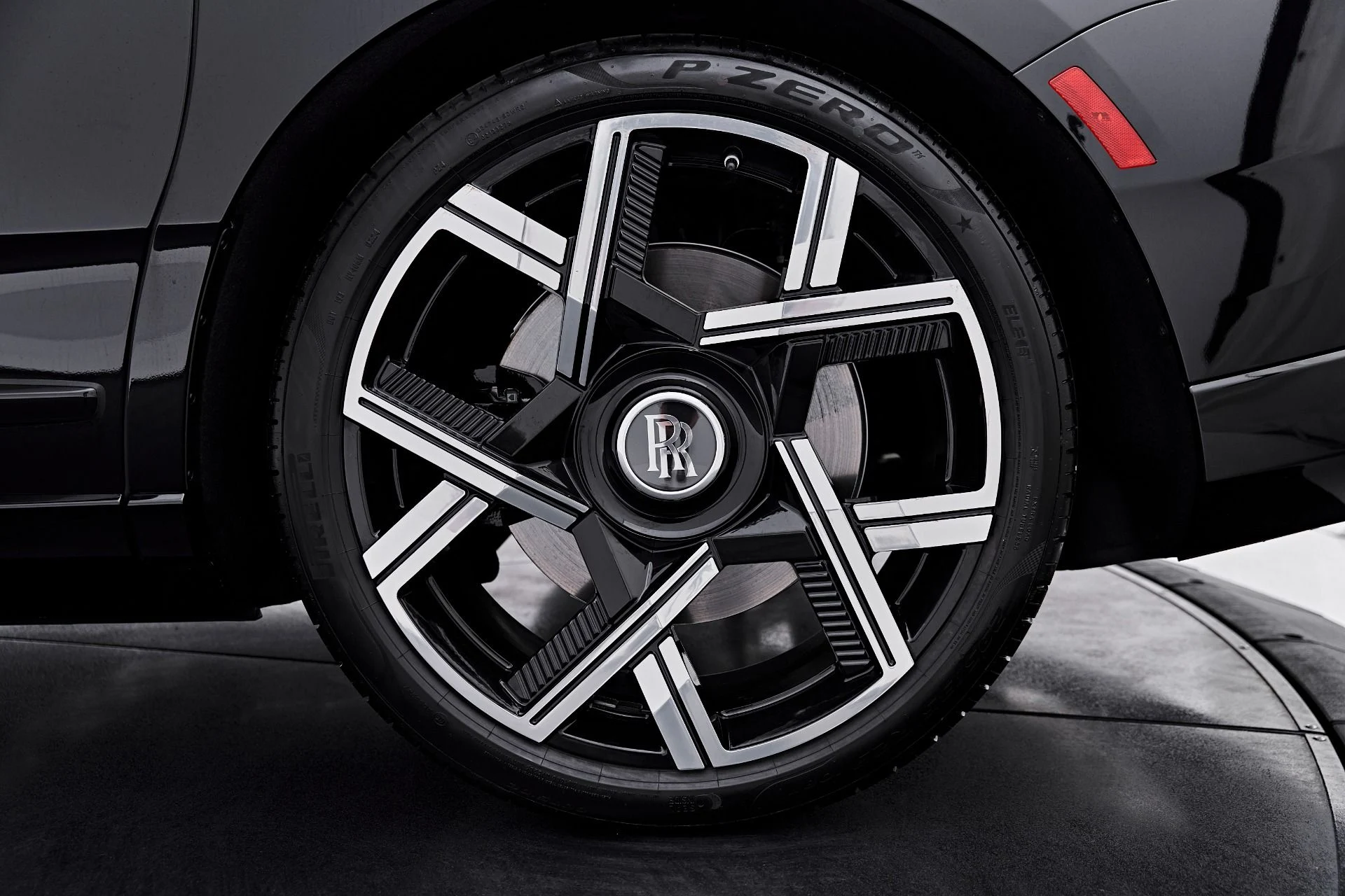 mph029_109011436_Used_2026_Rolls_Royce_Cullinan_Black_Badge_1788313551_0564a51aaa