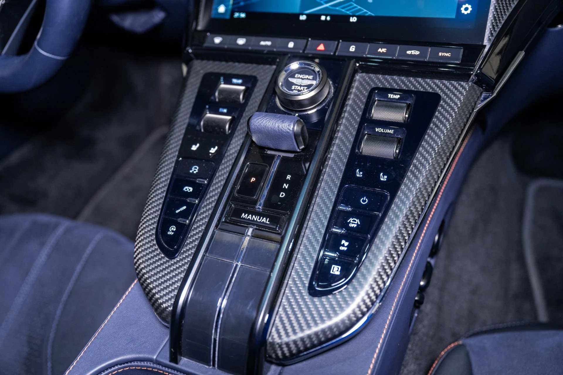 mph029_1098411885_Used_2025_Aston_Martin_Vantage_1754335114_3b1630884a