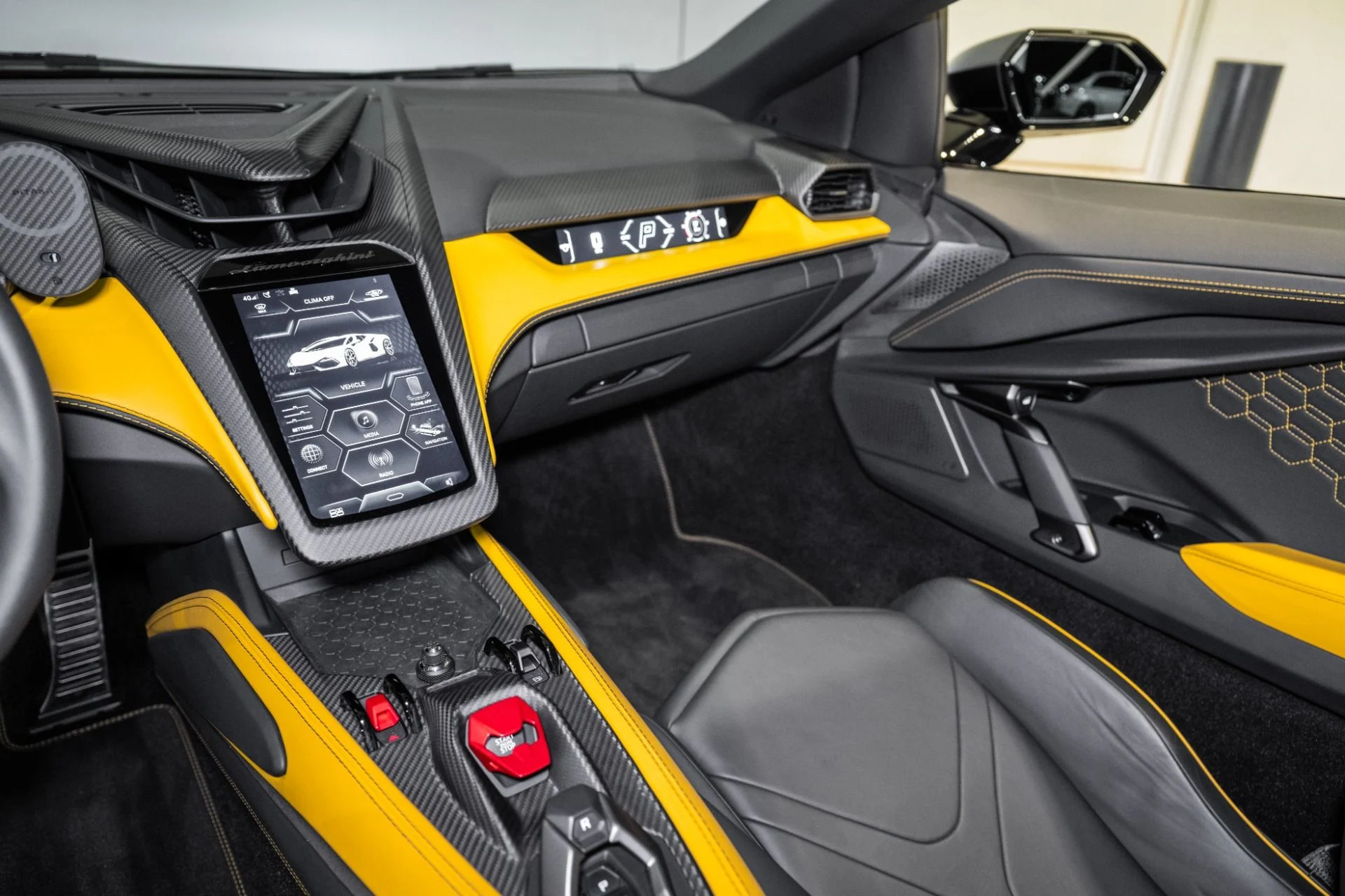 mph029_1100389991_Used_2024_Lamborghini_Revuelto_1761662610_dbd673419b