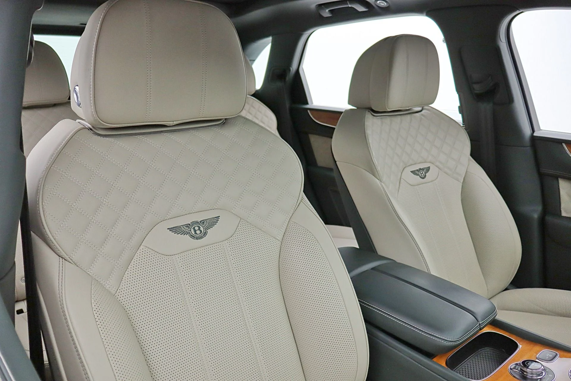 mph029_1101458184_Used_2023_Bentley_Bentayga_Azure_V8_8b46eab423