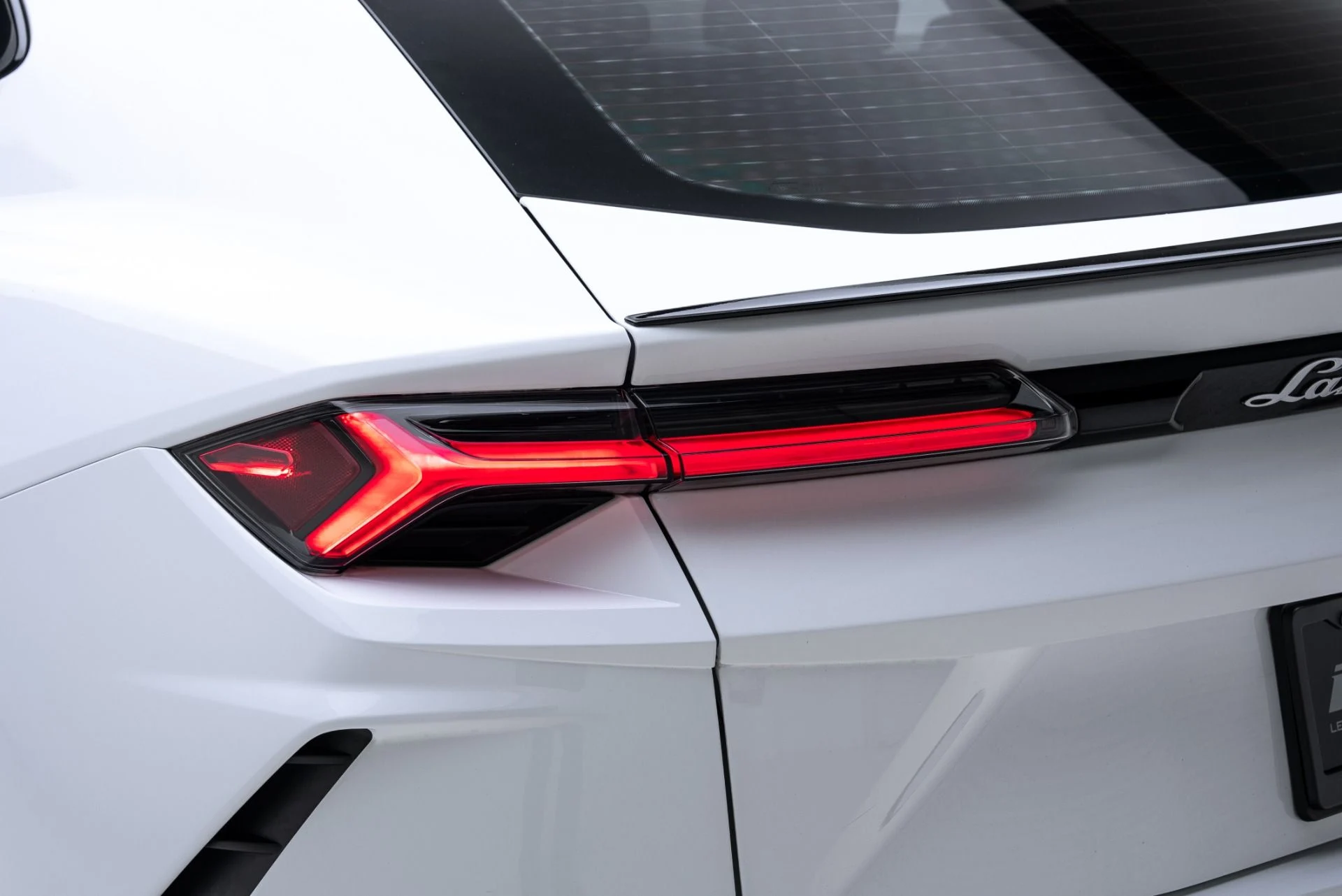 mph029_1108931323_Used_2021_Lamborghini_Urus_1775759137_7b5ea80d4b