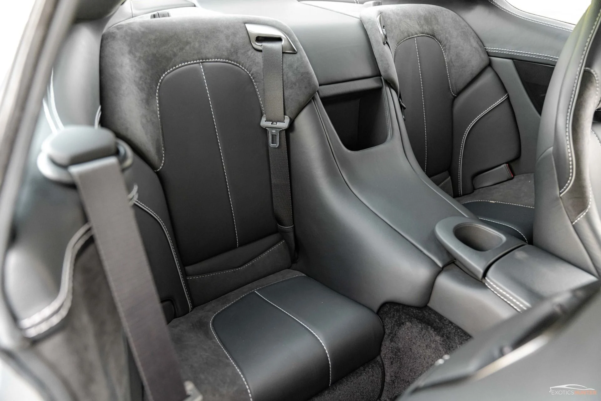 mph029_1110074748_Used_2014_Aston_Martin_Vanquish_Iconic_Skyfall_Silver_w_One77_Steering_Wheel_Carbon_Roof_1721934406_b9f23a280a