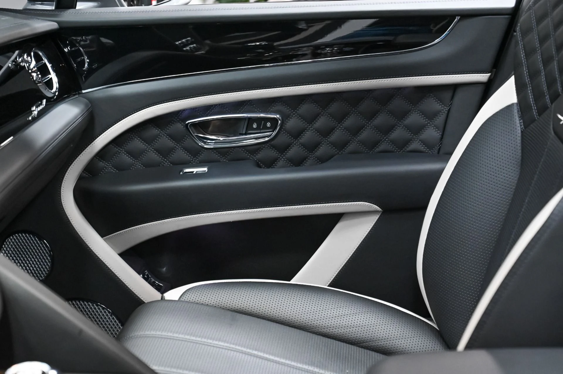 mph029_1112939200_Used_2022_Bentley_Bentayga_Speed_1758039444_ebb1c42b57