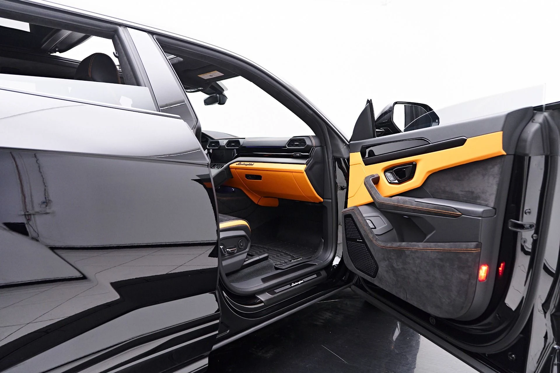mph029_1114234715_Used_2024_Lamborghini_Urus_S_1759191677_7822d366a5