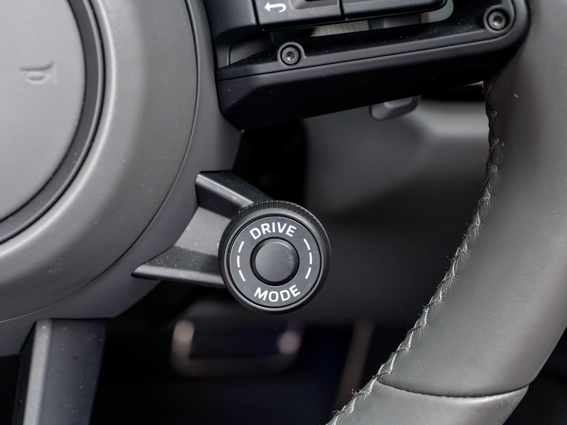 mph029_1124950532_5db52f9a7779437f567e4ad366a52216x_cb2e32f059