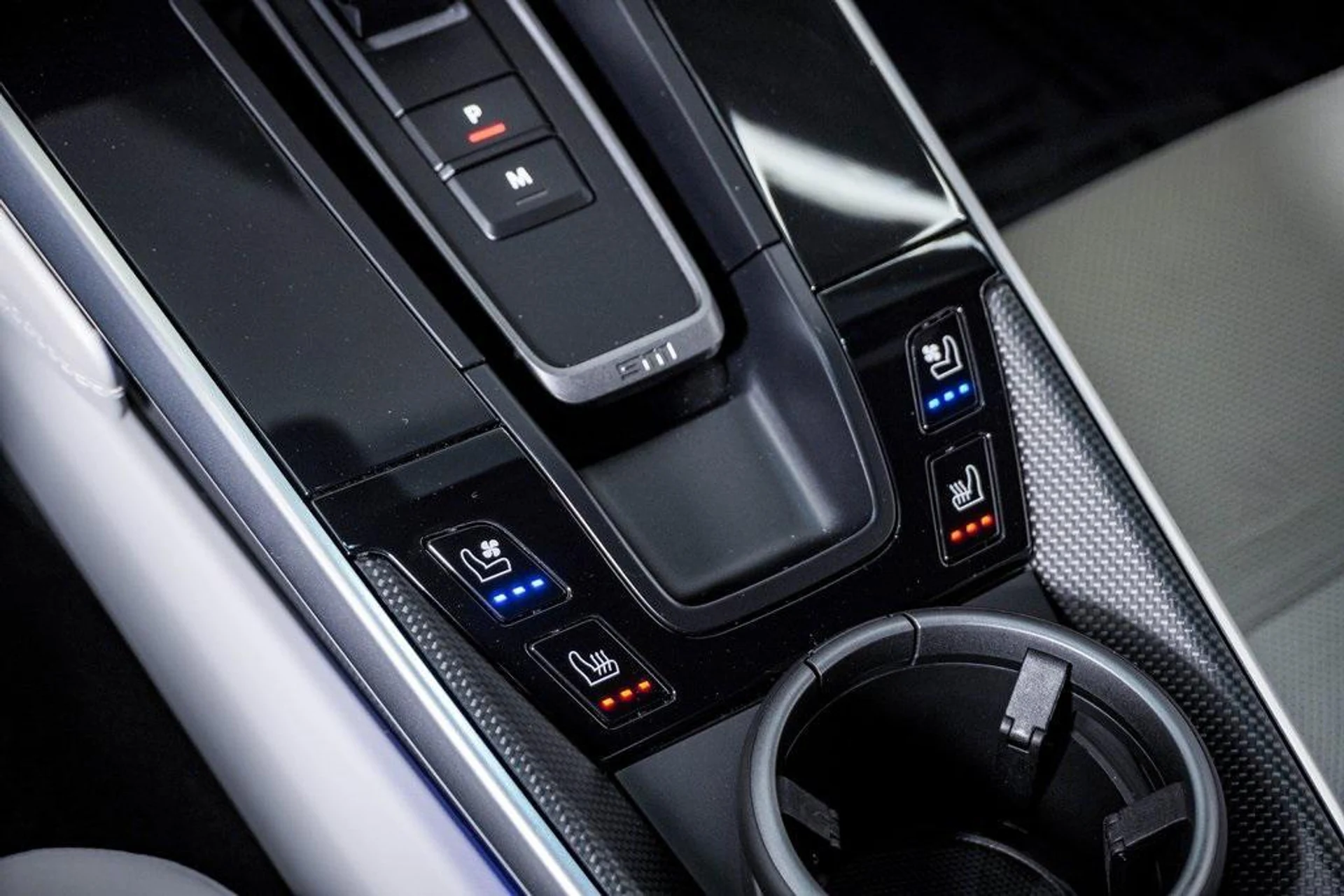 mph029_1136892280_te05x3_P6151a_TRN_Bk_P0yf_A_Gj_ag_b130d613e1