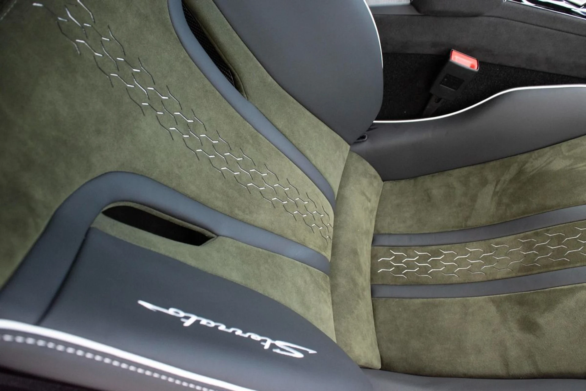 mph029_1142494355_Used_2023_Lamborghini_Huracan_Sterrato_1769868848_bcae315bc7