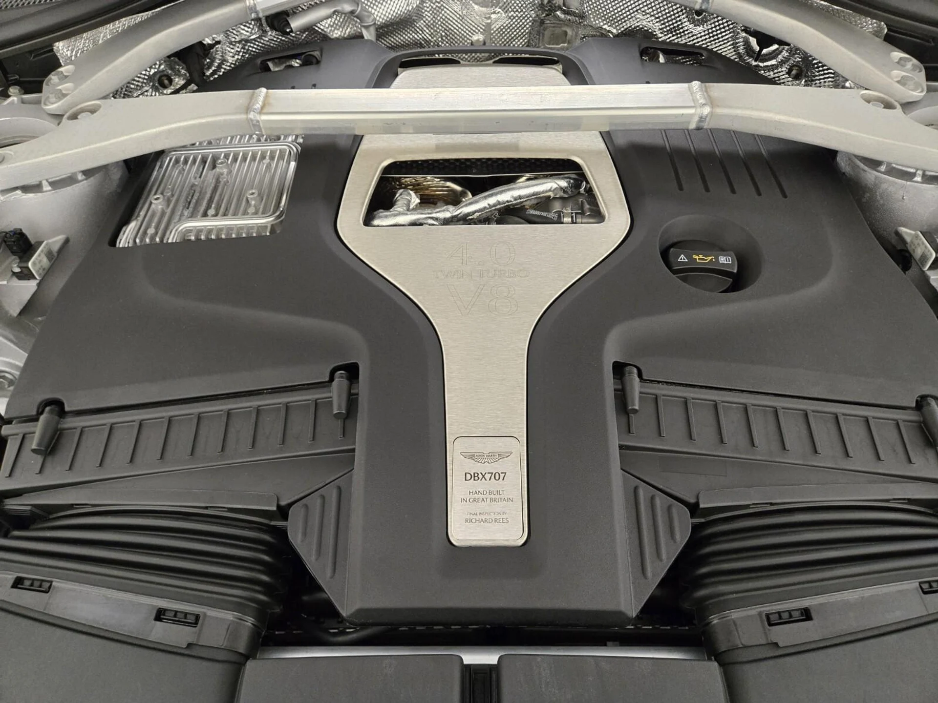 mph029_1146568463_Used_2025_Aston_Martin_DBX_707_1762583642_db4e5ba51c