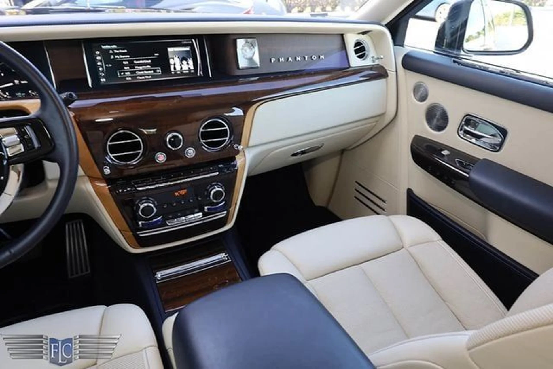 mph029_1149849196_used_2018_rolls_royce_phantom_sedan_6305_22718398_34_640_7a8da29c6a