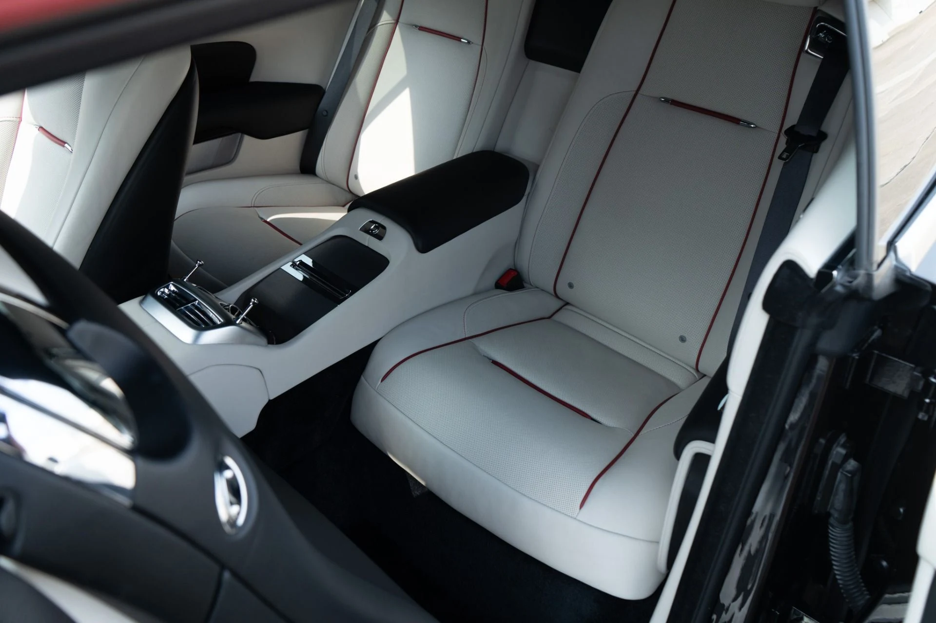 mph029_1151484640_Used_2017_Rolls_Royce_Dawn_1771784248_3ee13f5388