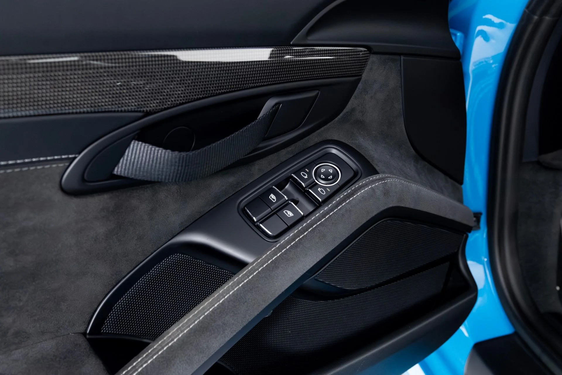 mph029_115463462_Used_2018_Porsche_911_GT_2_RS_1766512611_a381e2996d