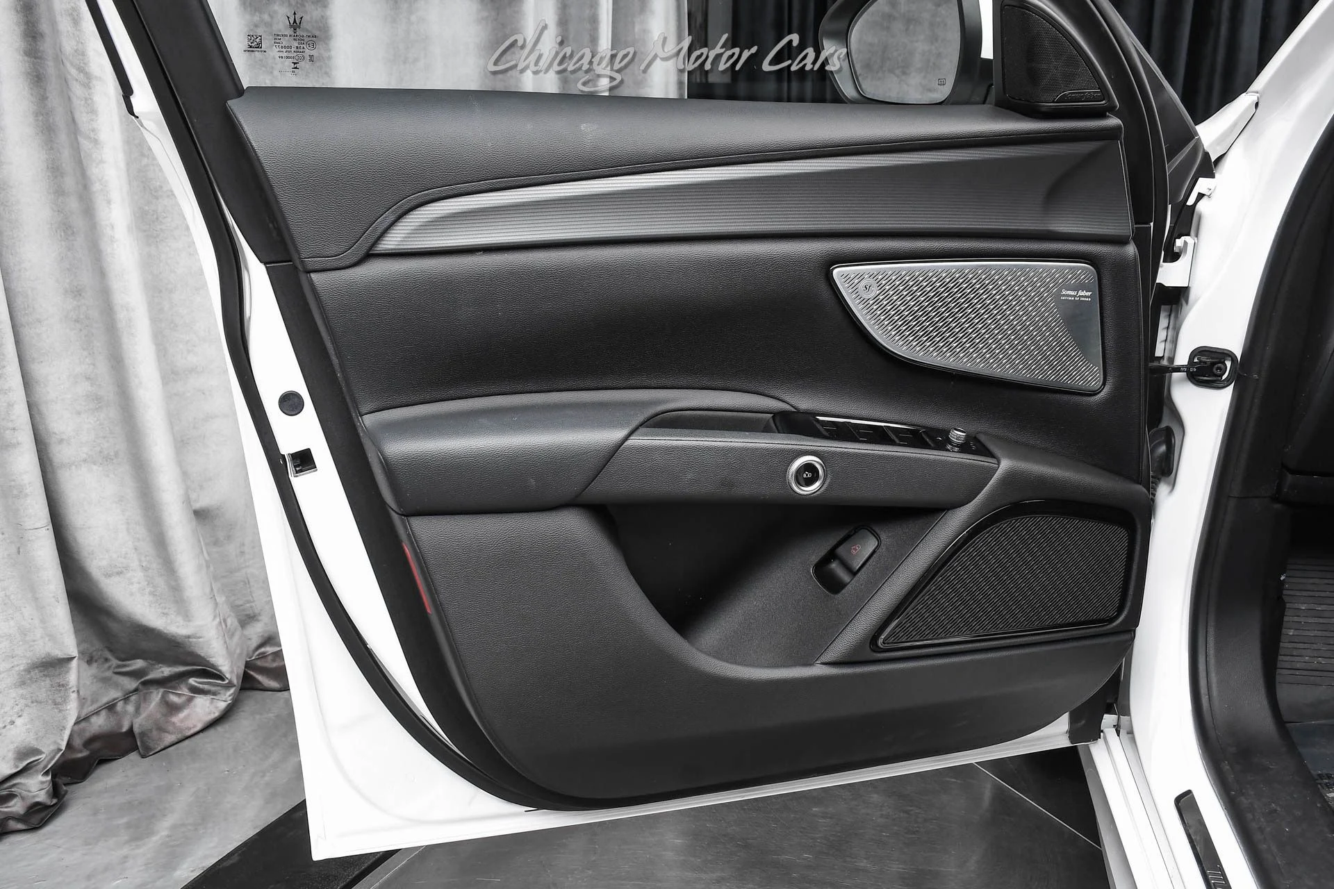 mph029_1161376873_13156_p30_l_8cd3060249