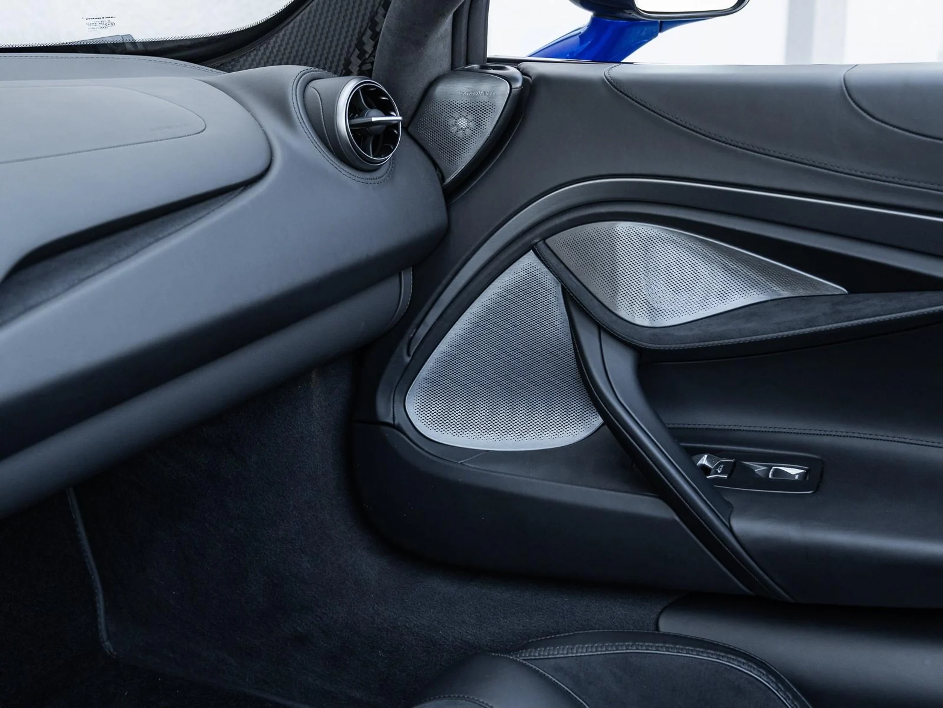 mph029_1186329415_Used_2024_Mc_Laren_750_S_1763507172_03da19bc71