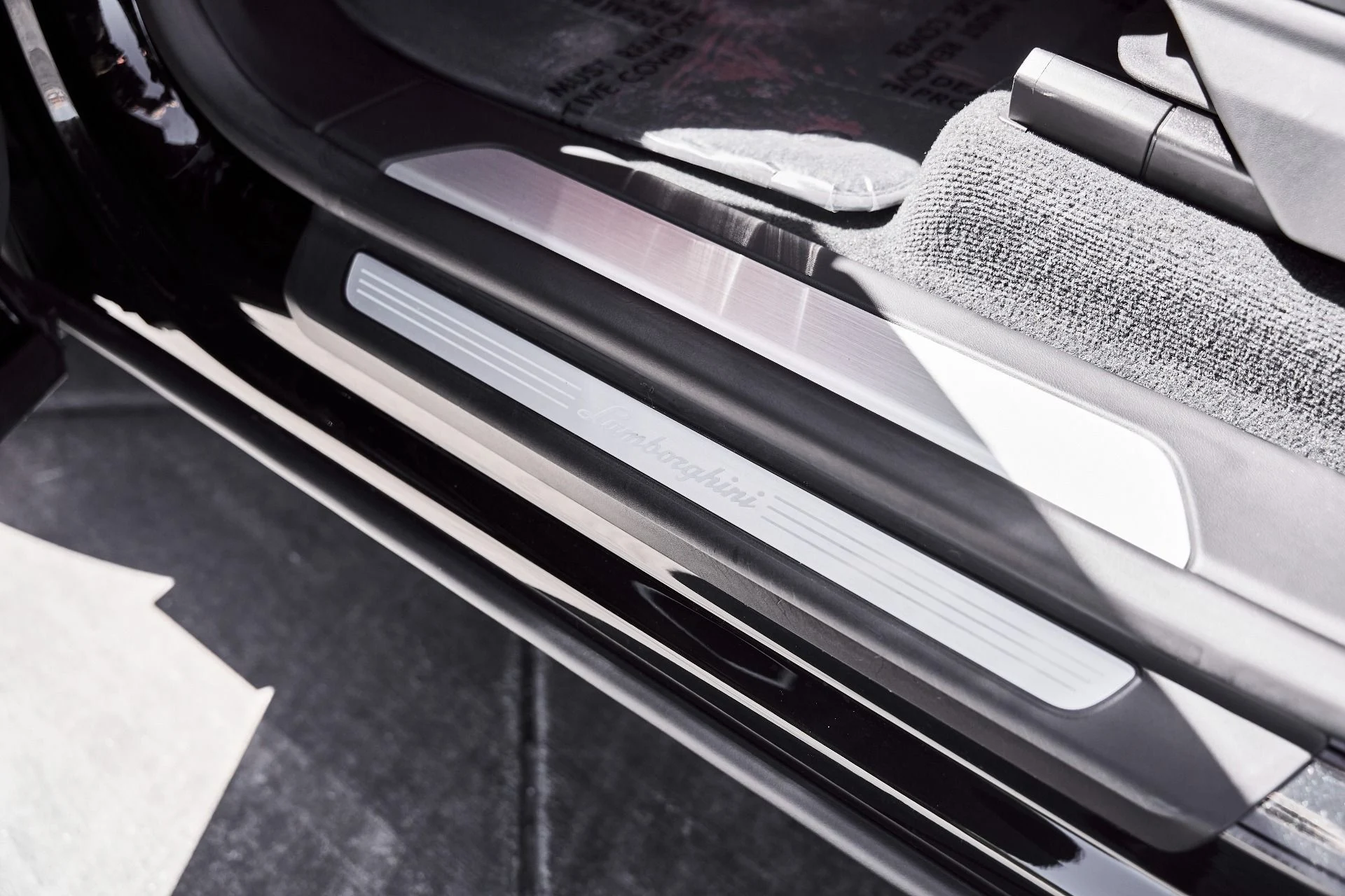 mph029_1187563075_Used_2025_Lamborghini_Urus_SE_1779992008_63c47286f6