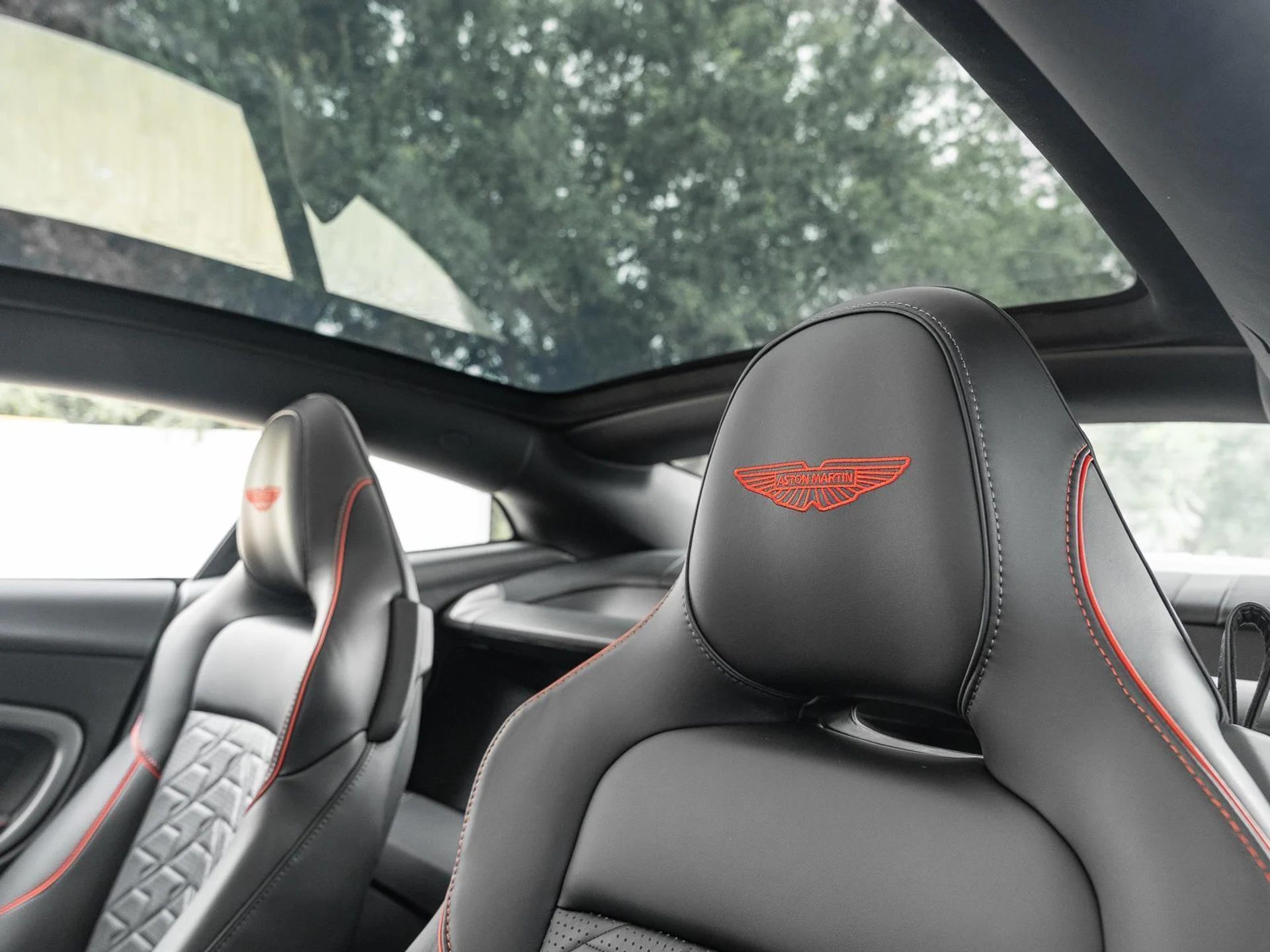 mph029_1190857291_Used_2025_Aston_Martin_Vanquish_Coupe_1780612110_d578d0f28f