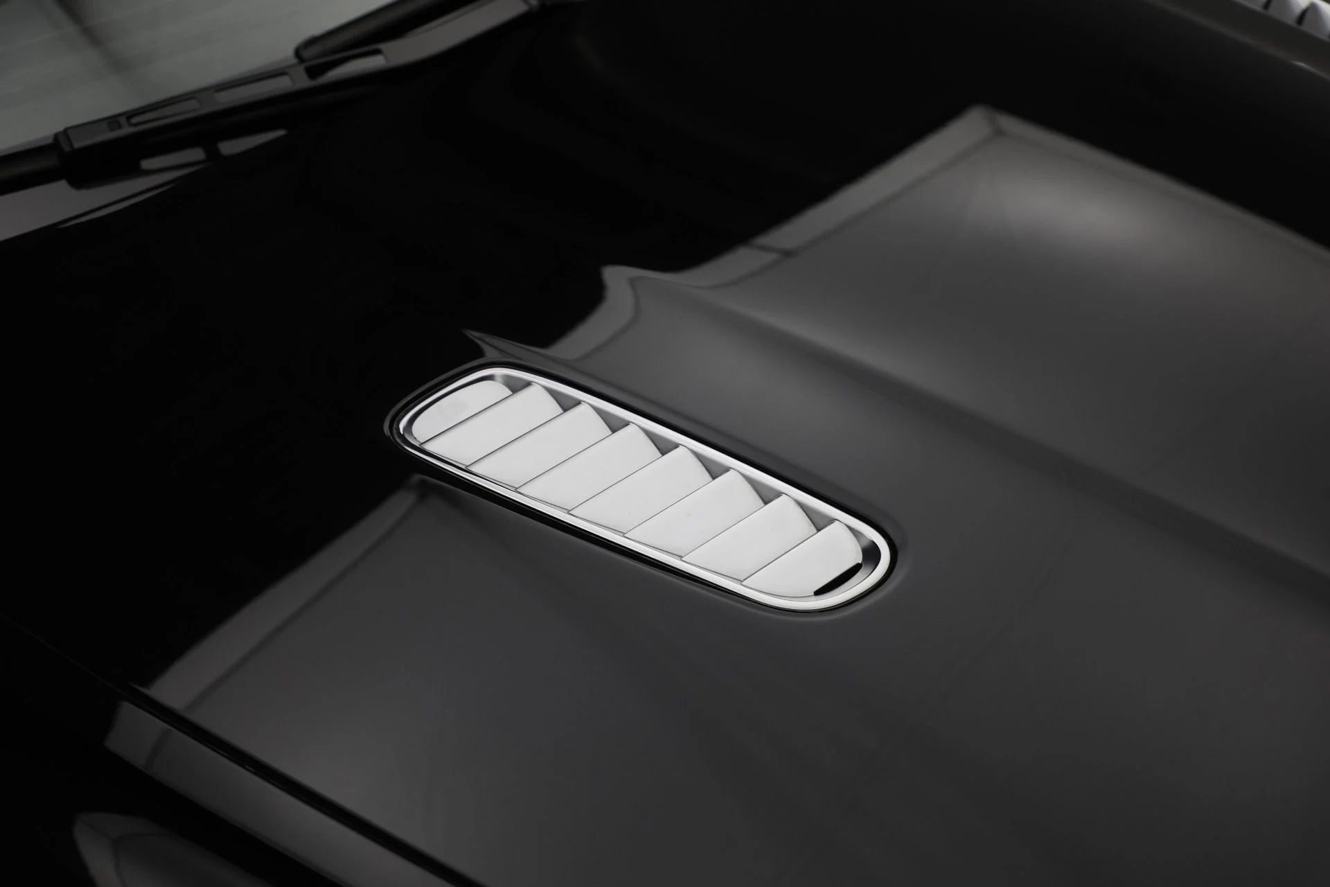 mph029_1194978168_Used_2015_Aston_Martin_DB_9_Carbon_Edition_8d8dc16003