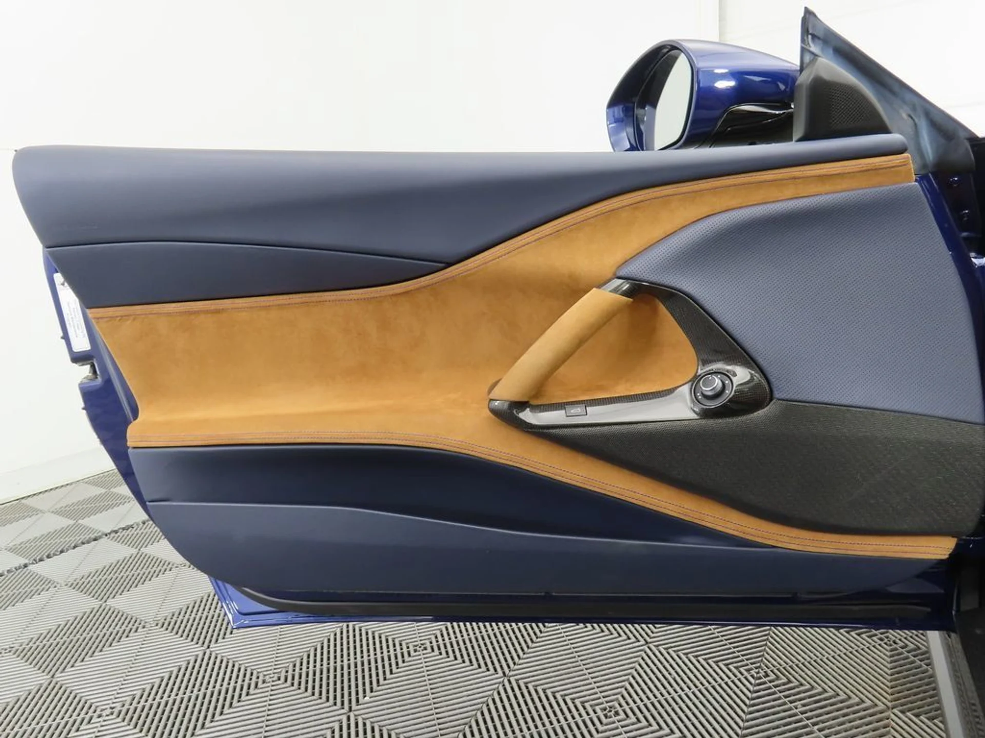 mph029_119867750_used_2021_ferrari_812_gts_convertible_8119_22995244_30_1024_095b9ac93b