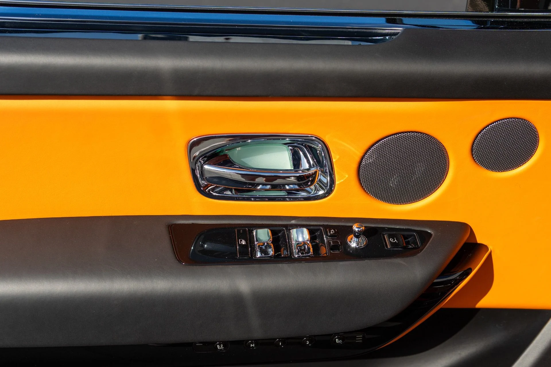 mph029_1206625829_Used_2019_Rolls_Royce_Cullinan_1769627245_943f7aea26