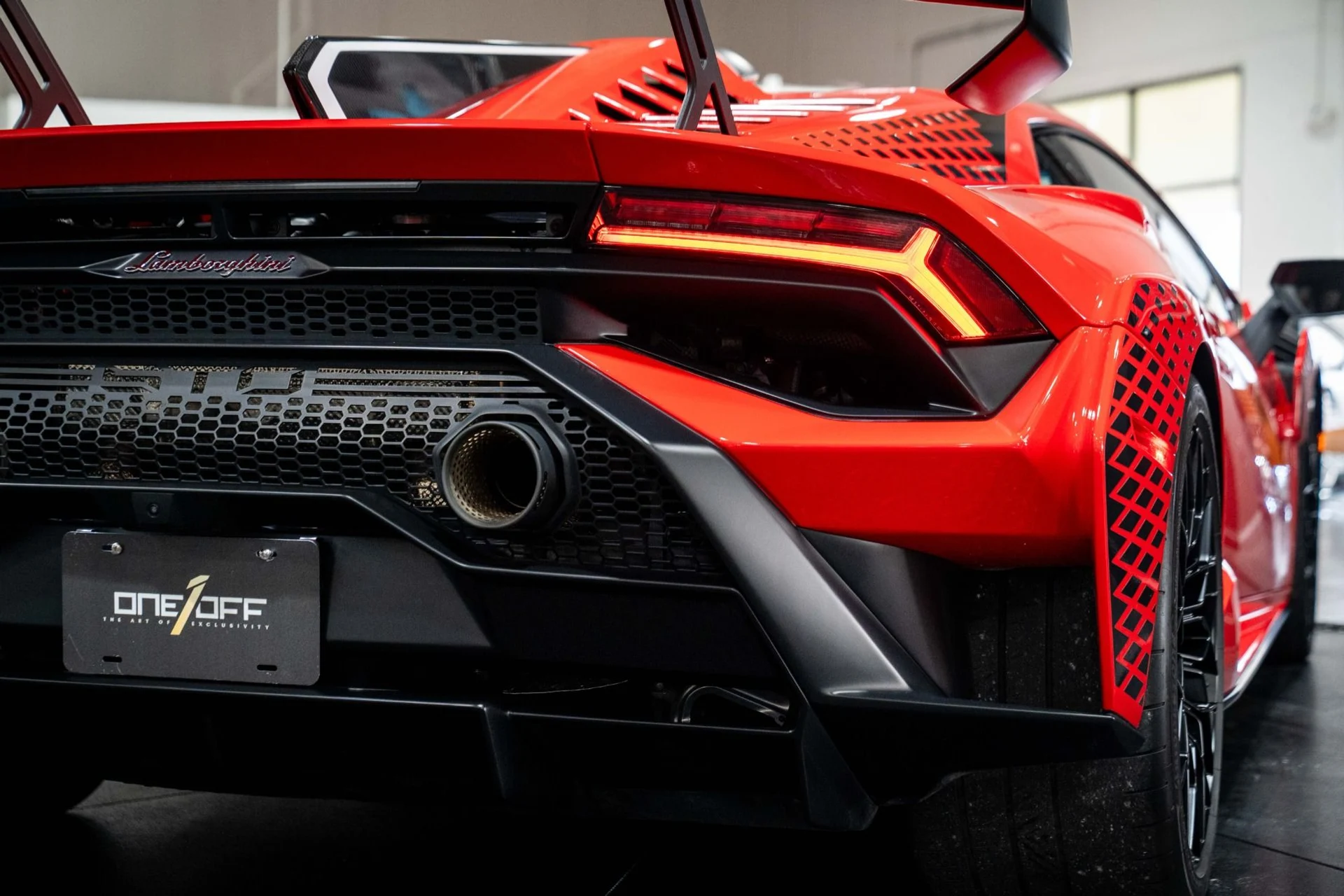 mph029_1209644385_Used_2022_Lamborghini_Huracan_STO_Ad_Personam_Paint_1767634338_8f978f6f9d