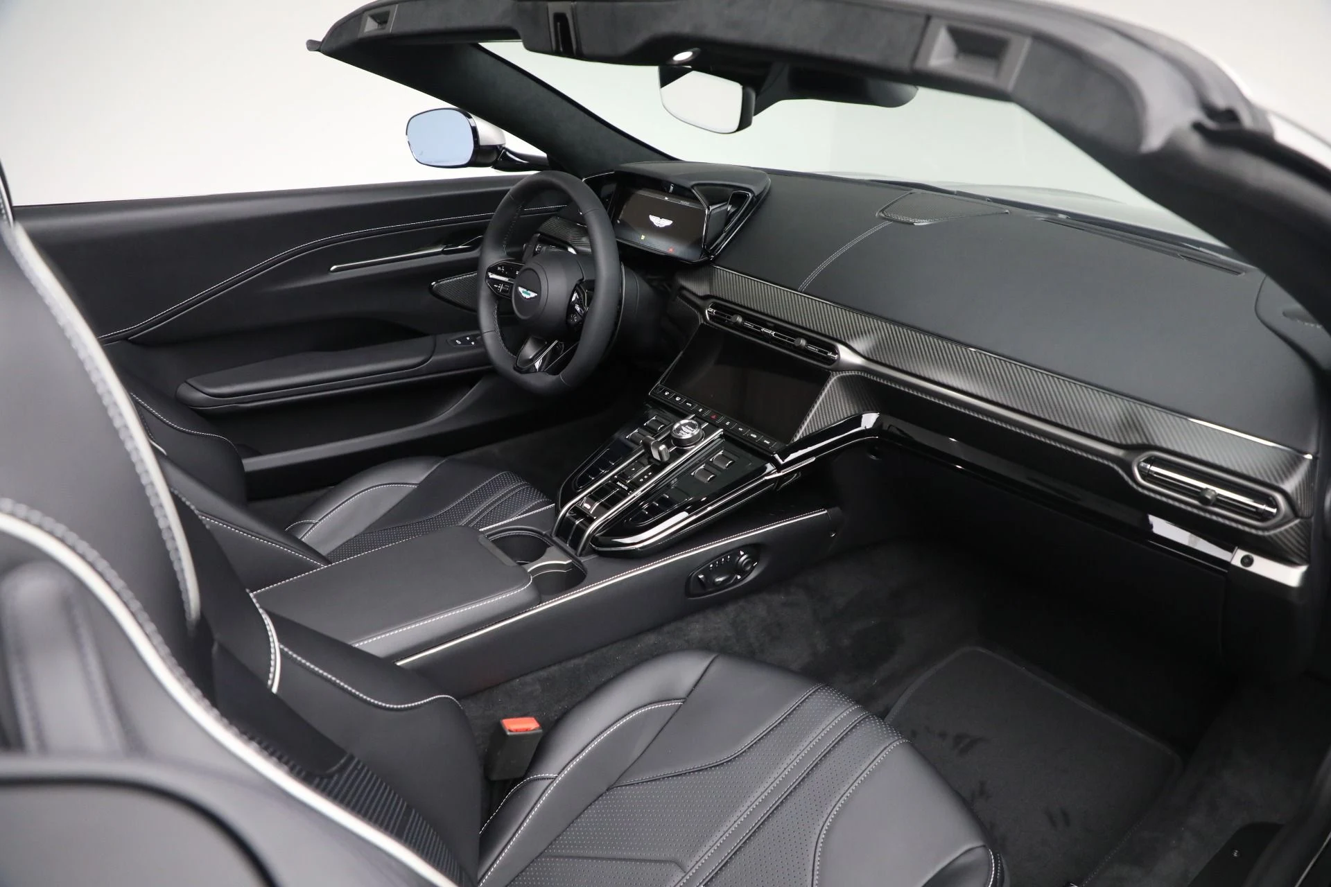 mph029_1220541161_New_2026_Aston_Martin_Vantage_Roadster_1762286648_42d5e82d37