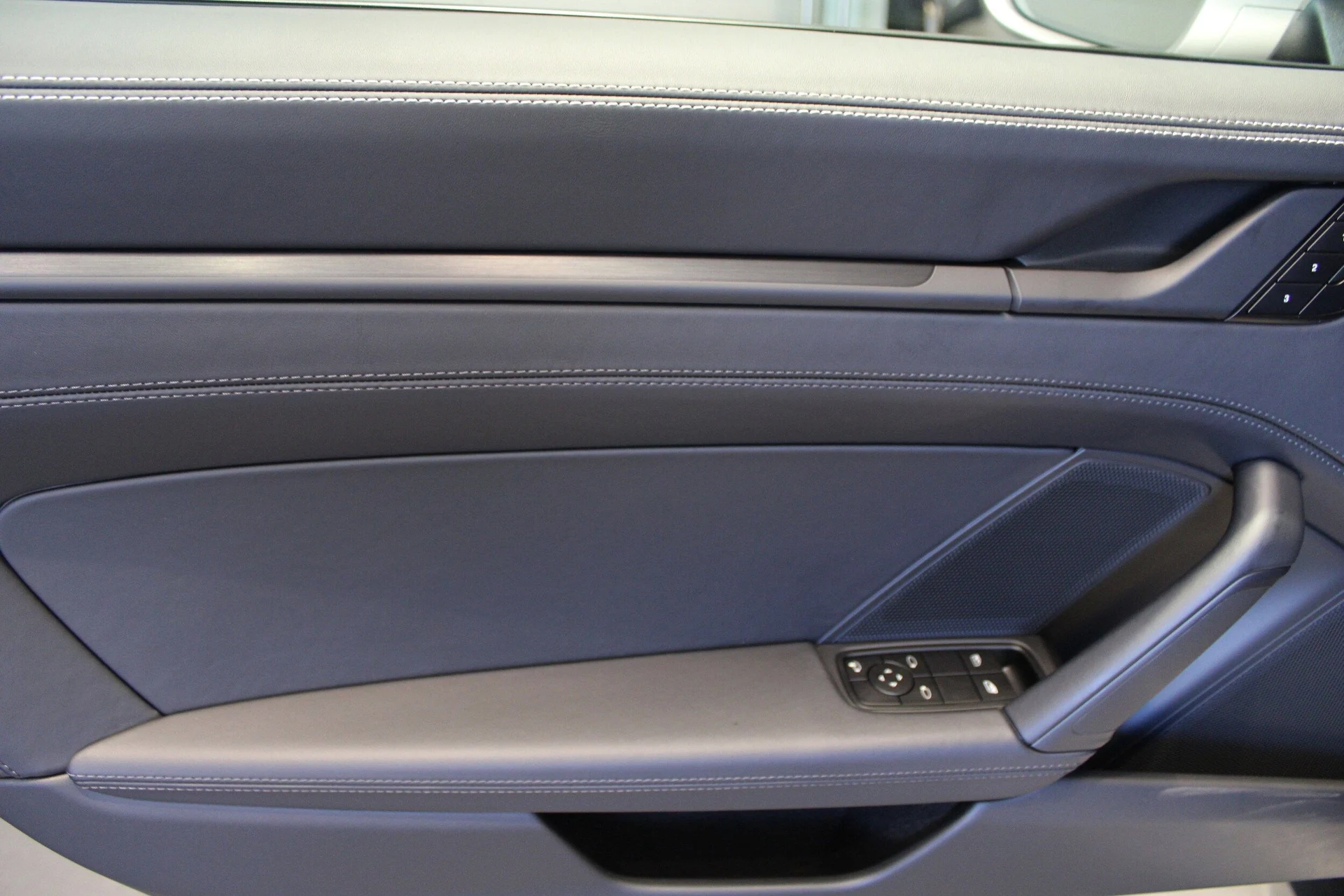 mph029_1221517847_80853f9ebf75ee2de5f91d9f9ae2a5cdx_9e8d1880d8