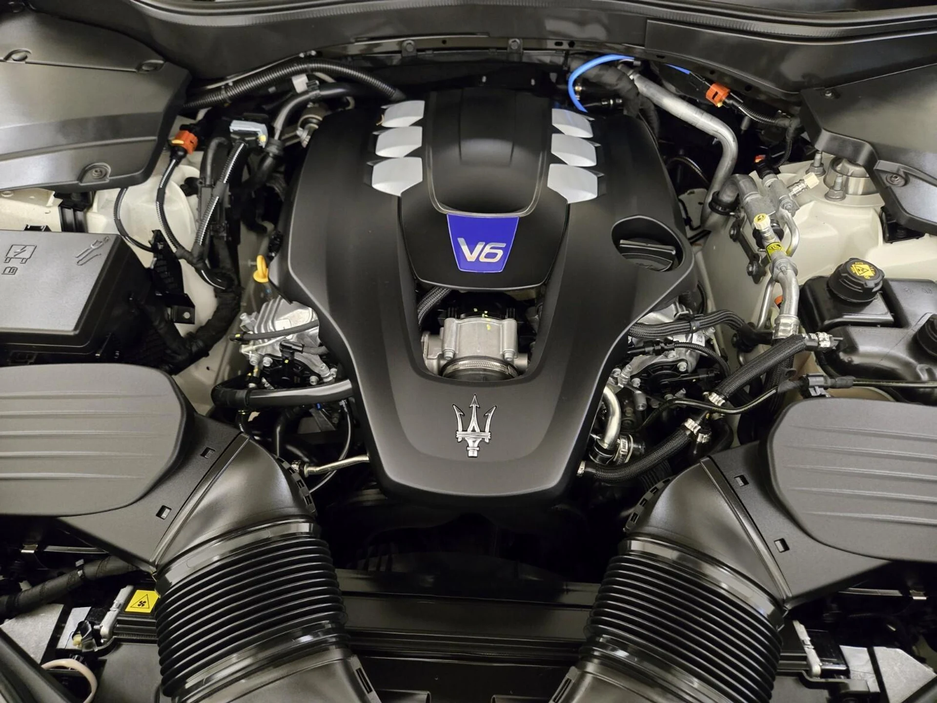mph029_123030393_Used_2023_Maserati_Levante_Modena_1791870038_ab5085f001