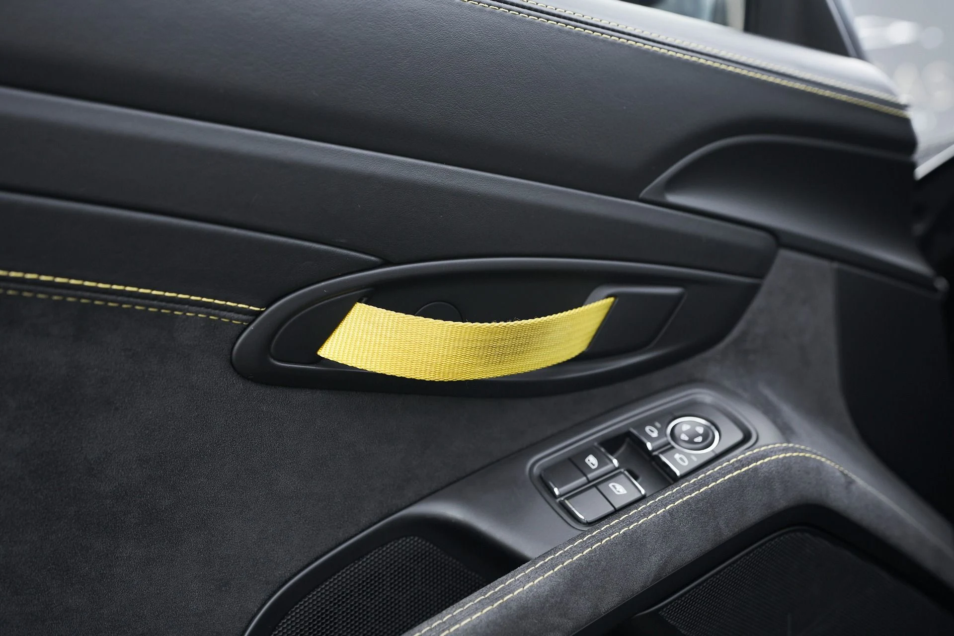 mph029_1233942104_Used_2020_Porsche_718_Cayman_GT_4_1763019547_6d814505e7