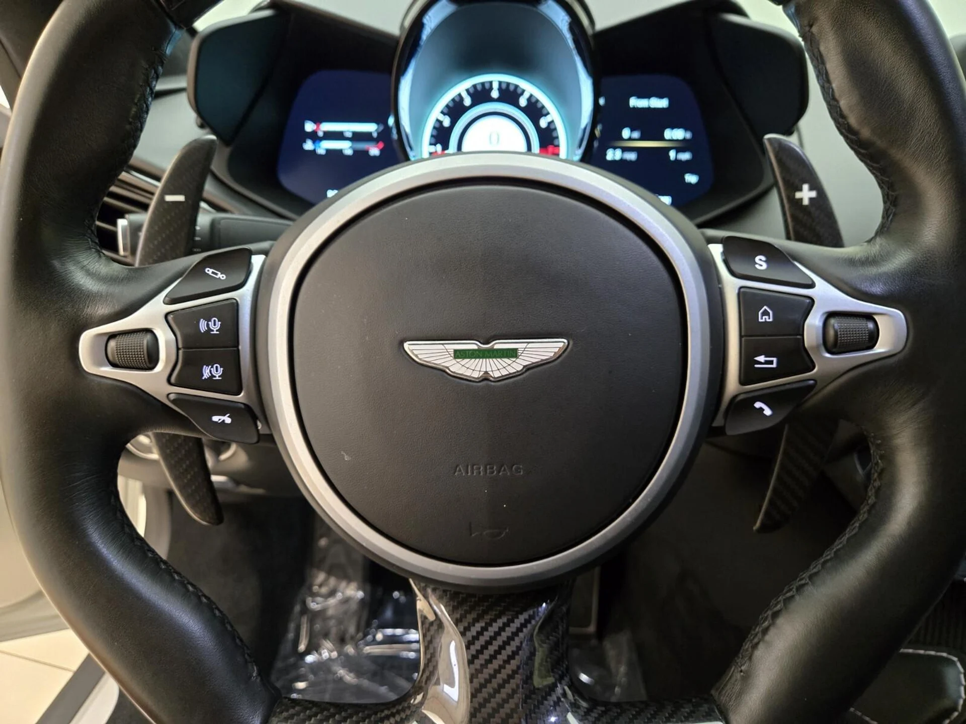mph029_1243089337_Used_2019_Aston_Martin_Vantage_1756191186_95e0b5d4df